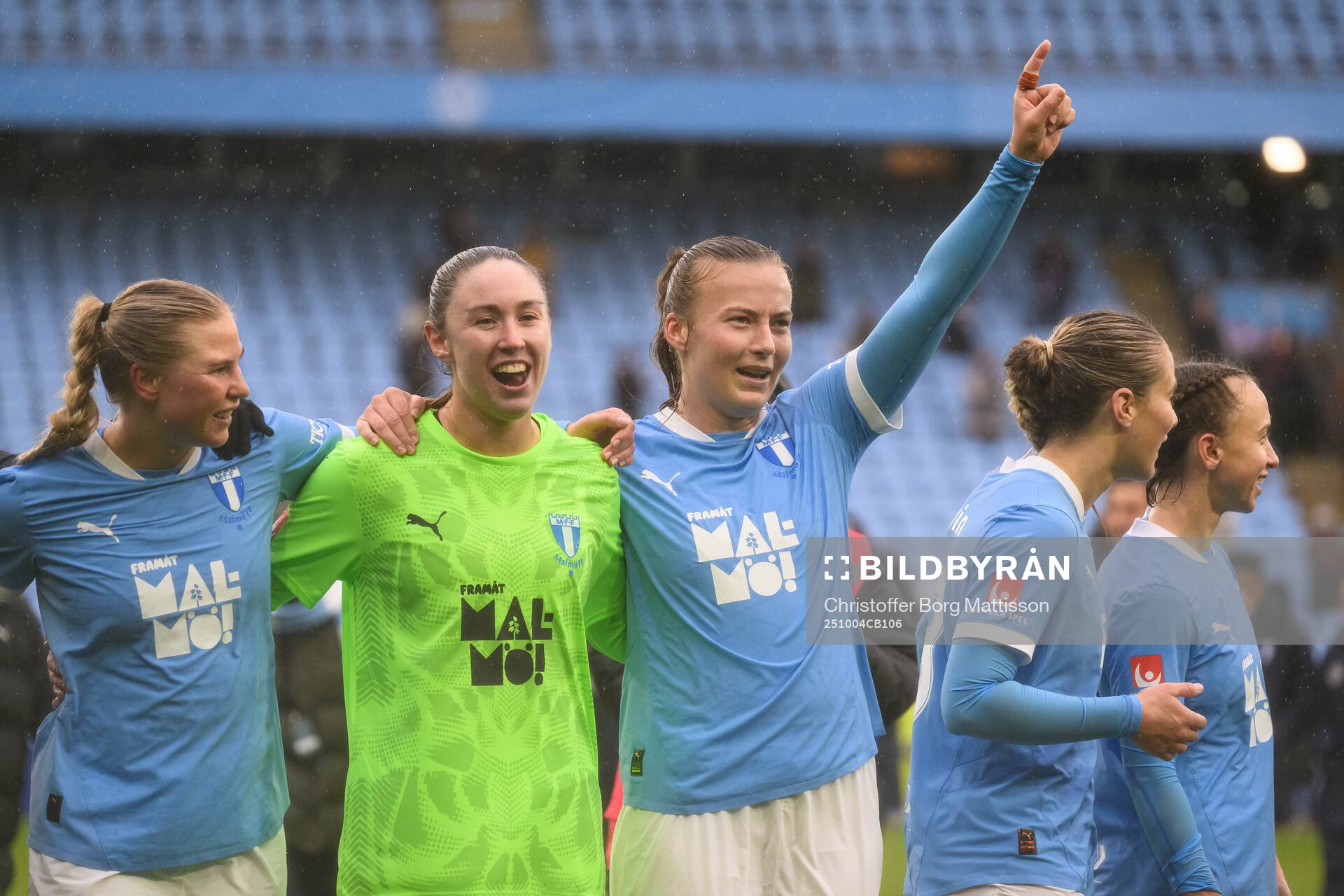Malmö FFs Ellen Löfqvist , målvakt Moa Öhman och Sara