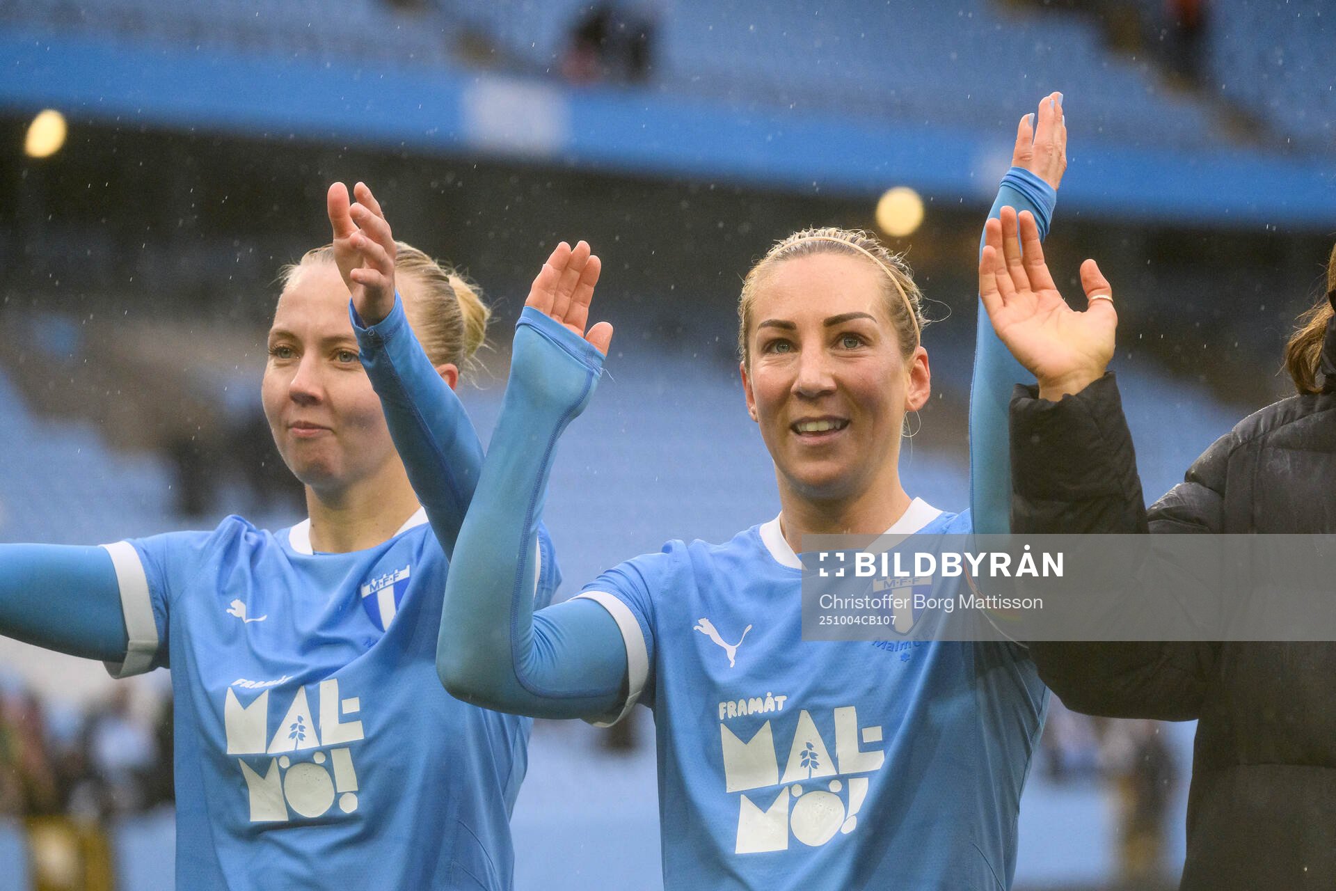 Malmö FFs Nathalie Hoff Persson och Mia Persson jublar