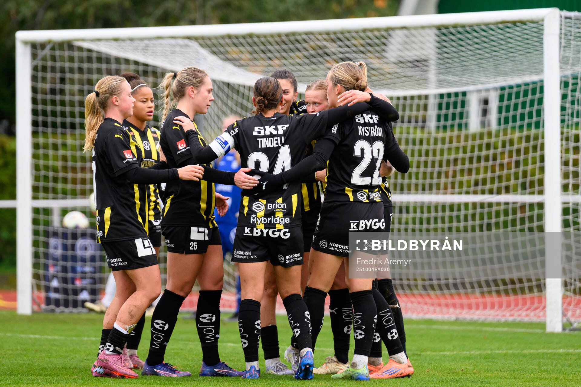 Häckens spelare jublar