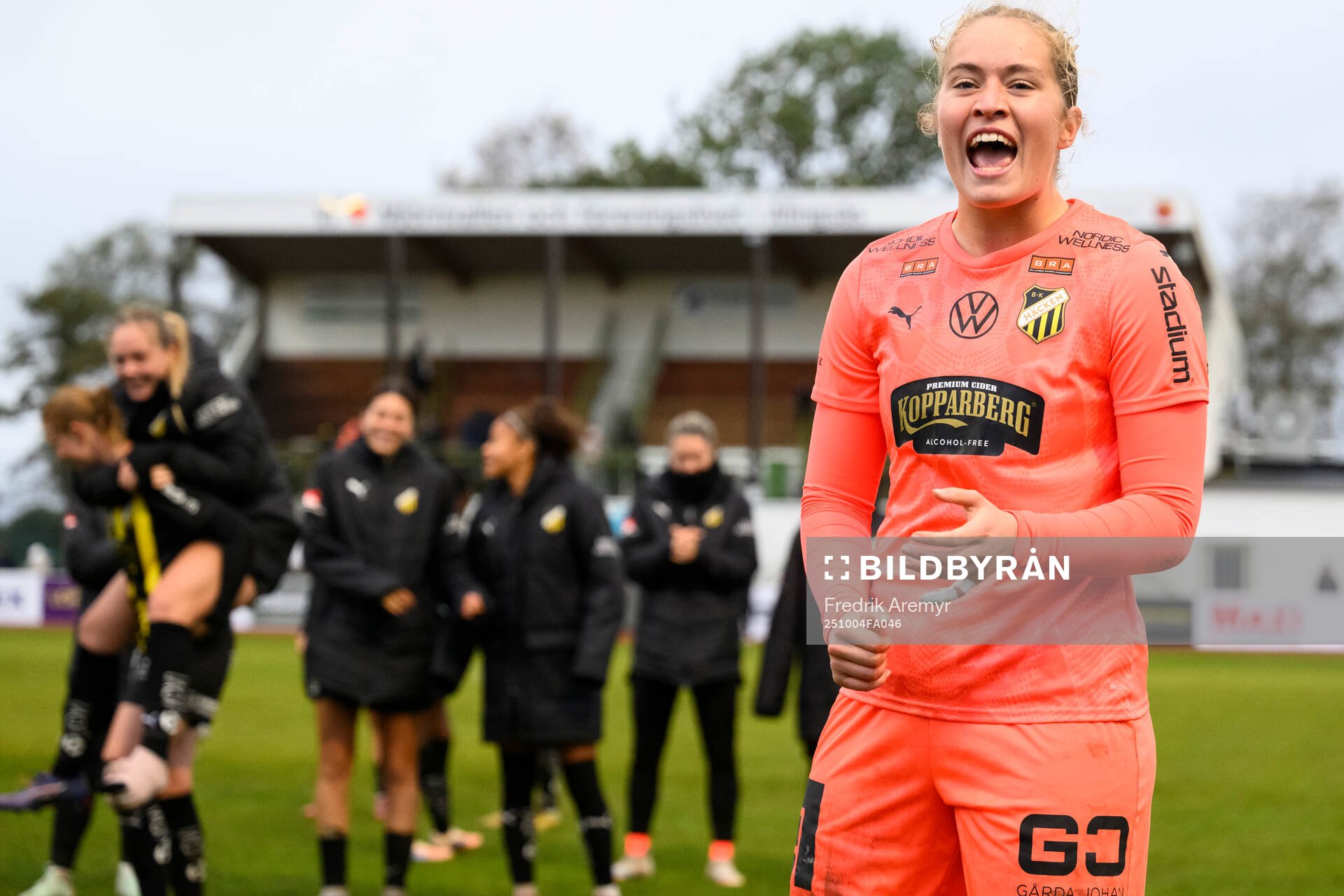 Häckens målvakt Fanney Birkisdottir jublar