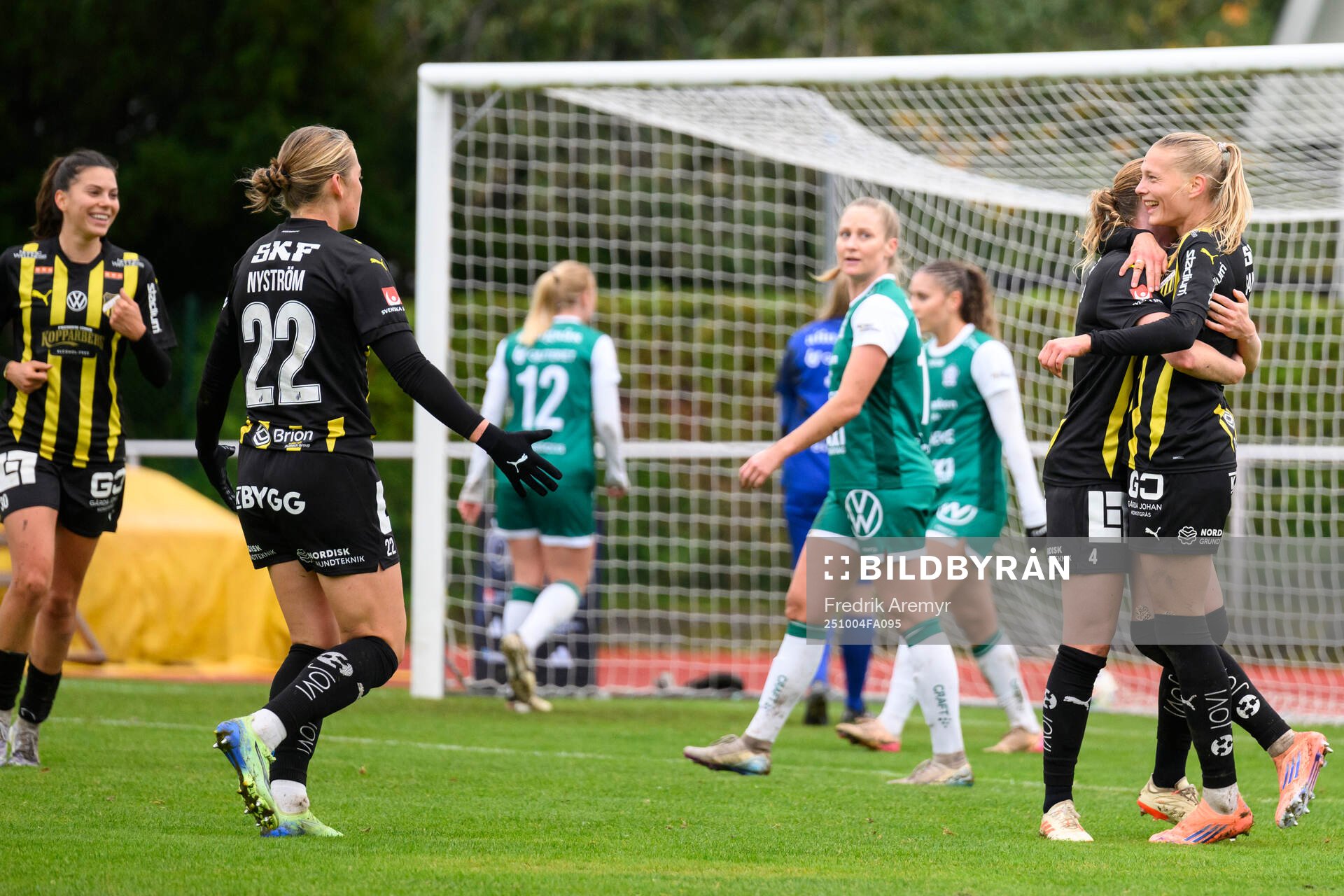 Häckens målskytt Stine Sandbech jublar