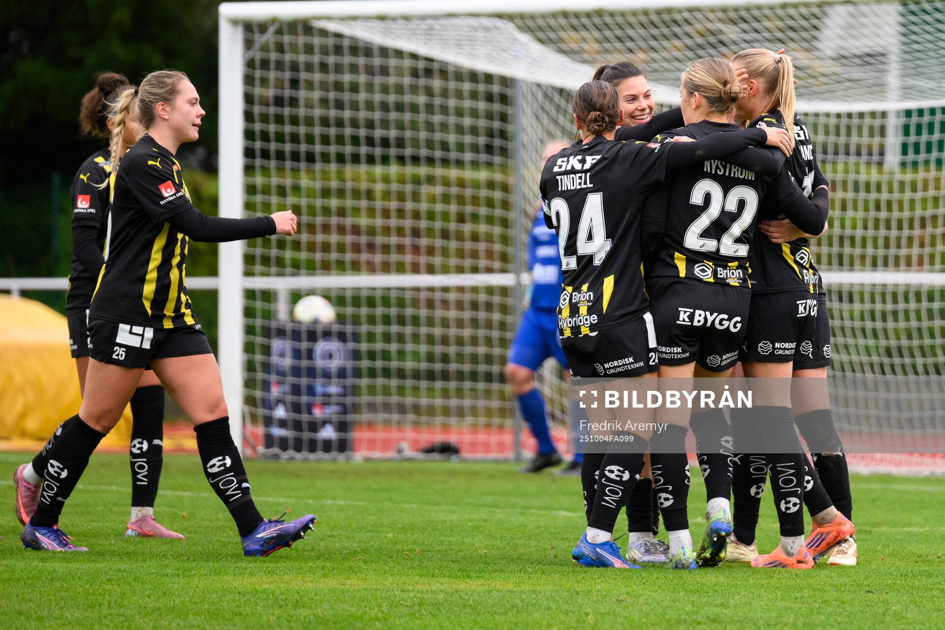 Häckens spelare jublar