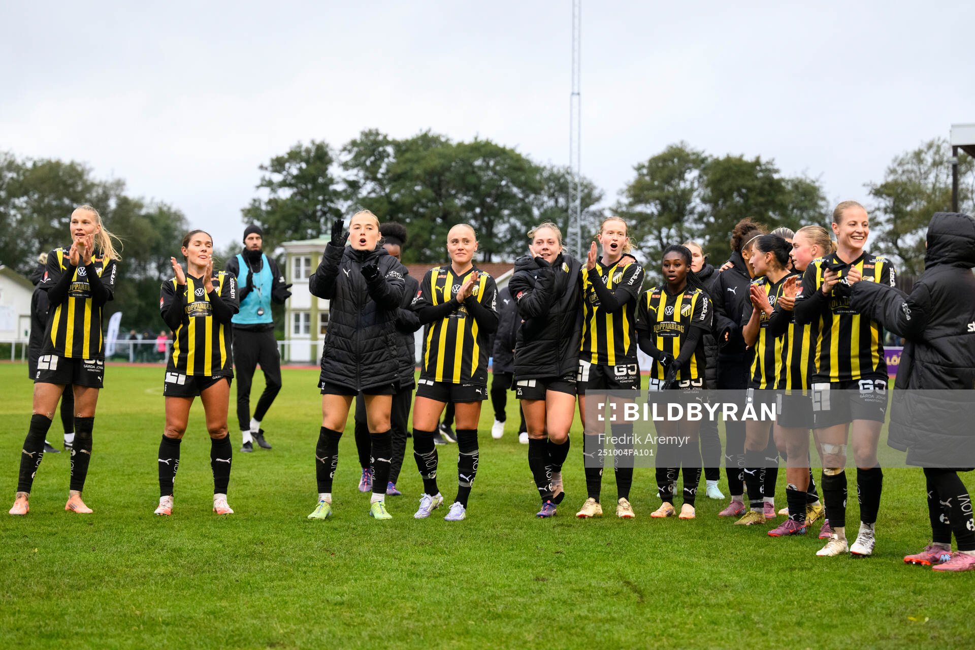 Häckens spelare jublar