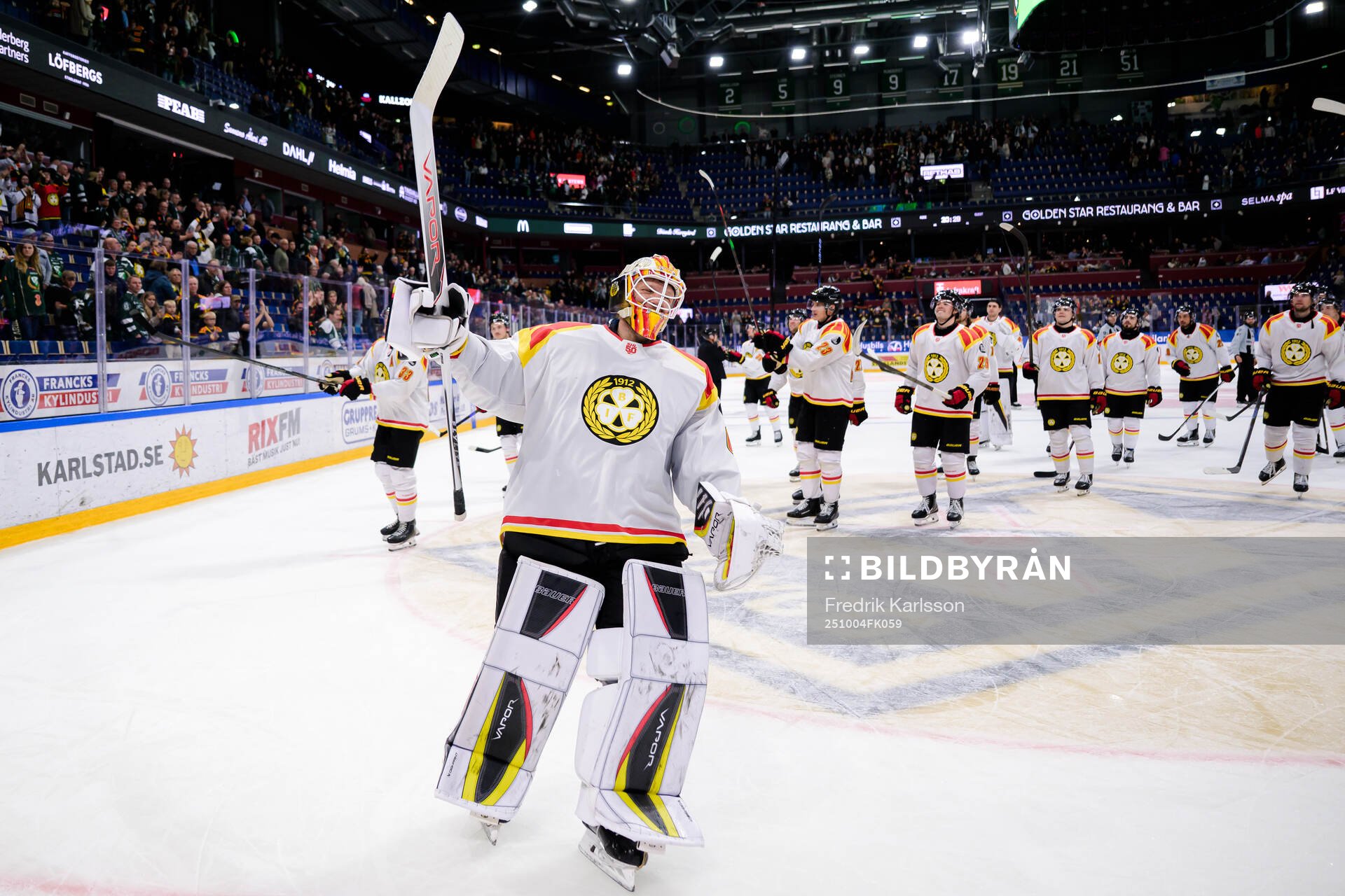 Brynäs målvakt Collin Delia jublar