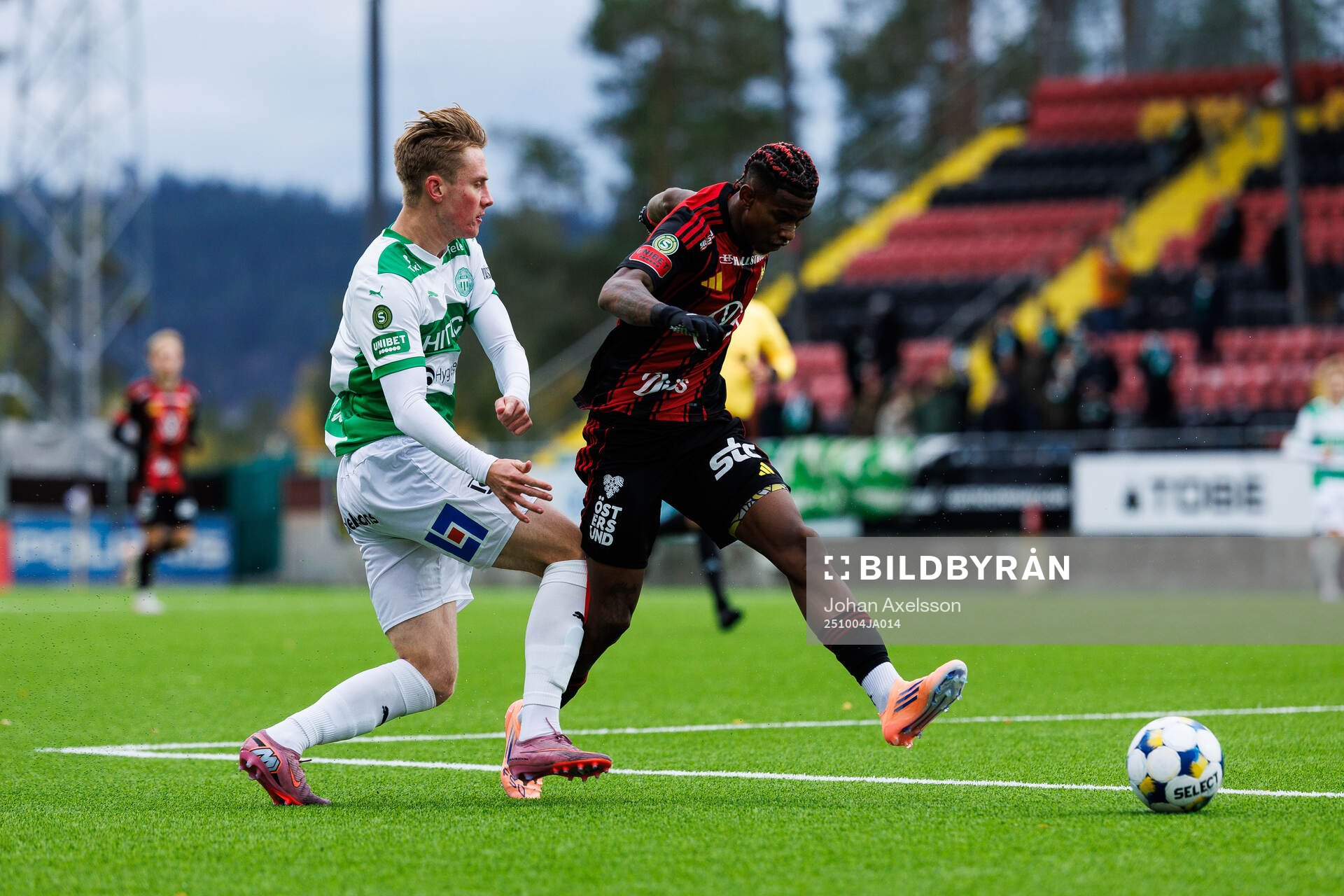 Västerås Karl Gunnarsson och Östersunds Chovanie Shakur