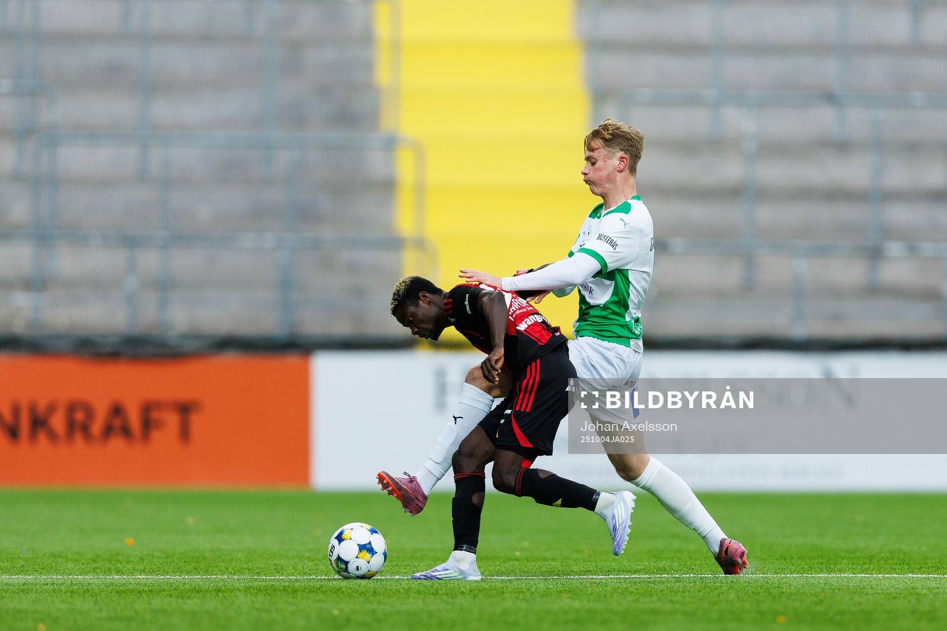Östersunds Assiedou Yannick Armel Adjoumani och Västerås