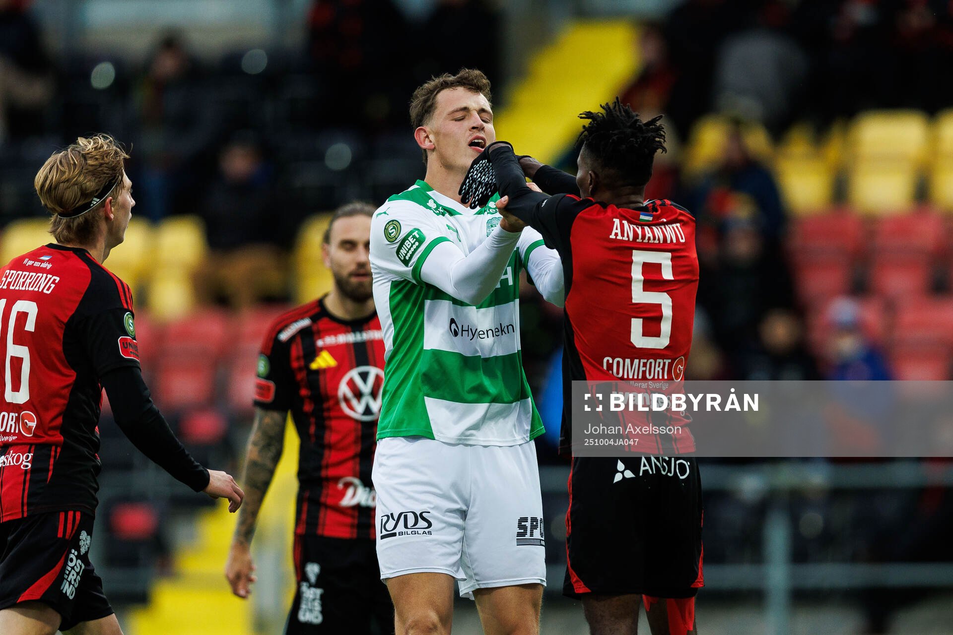 Västerås Mikkel Ladefoged och Östersunds Sunday Anyanwu