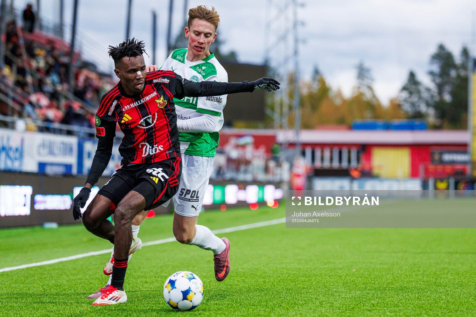 Östersunds Sunday Anyanwu och Västerås Karl Gunnarsson