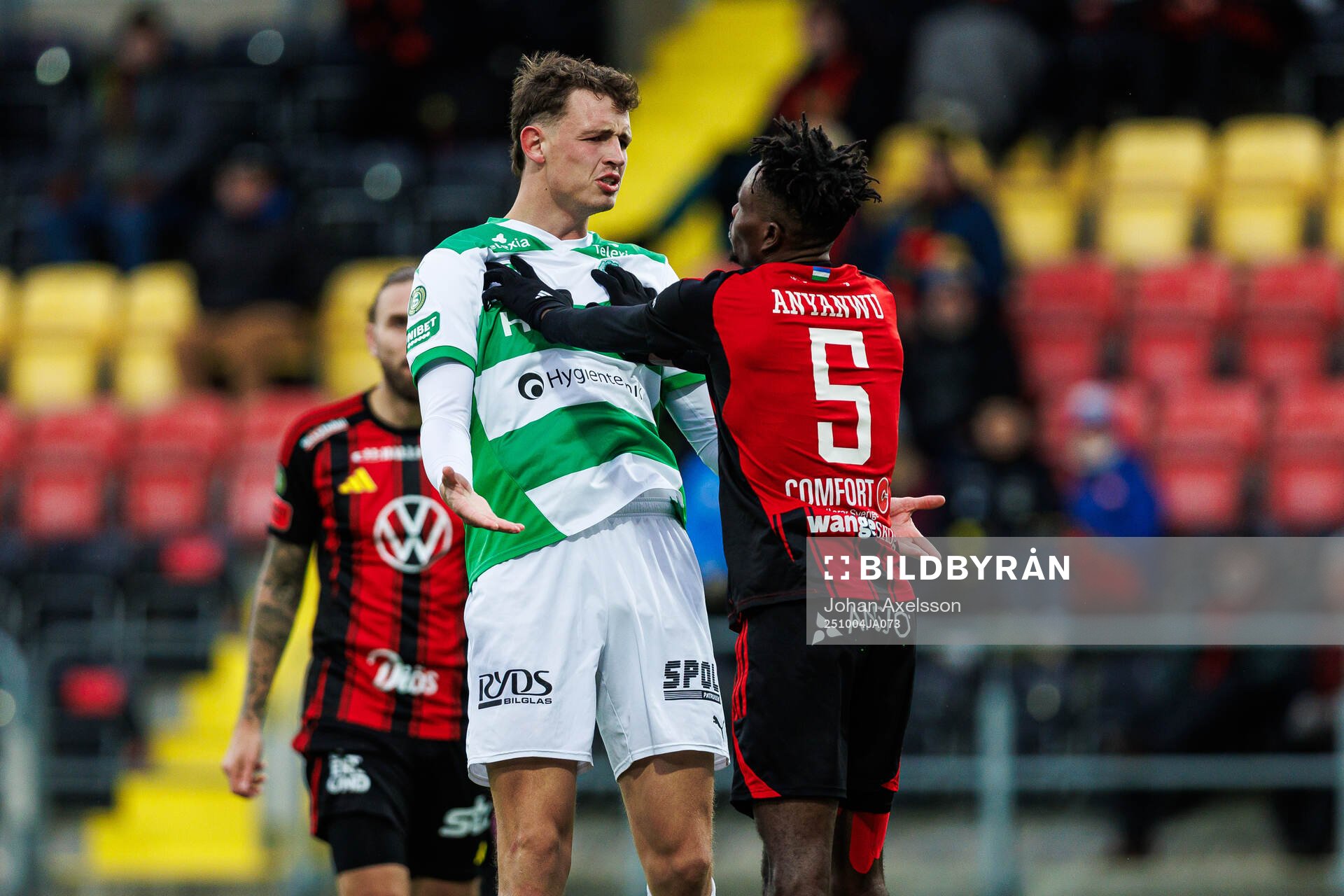 Västerås Mikkel Ladefoged och Östersunds Sunday Anyanwu