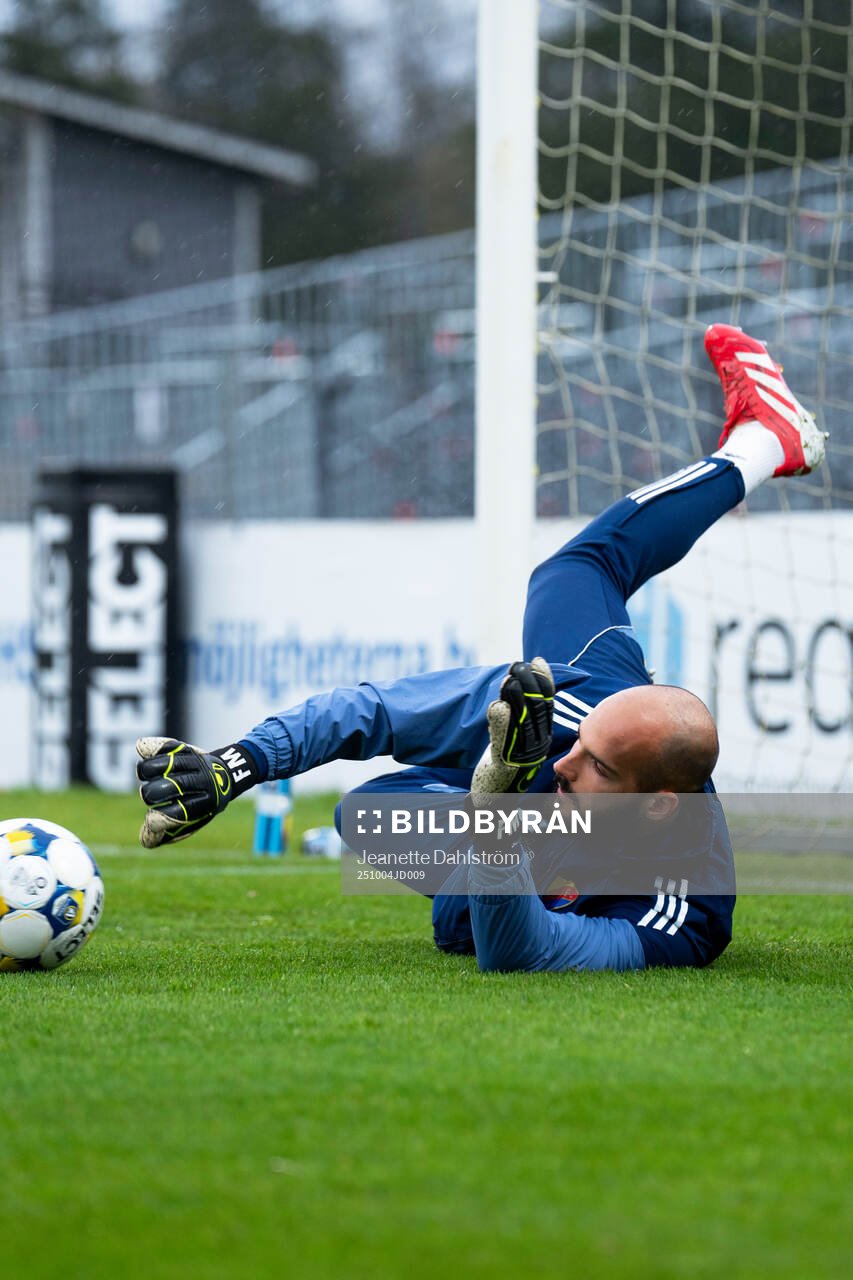 Djurgårdens målvakt Filip Manojlovic
