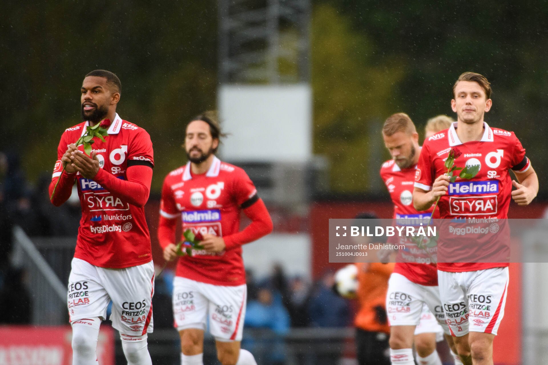 Degerfors Leon Hien hyllar avlidne Ulf Backman, tidigare