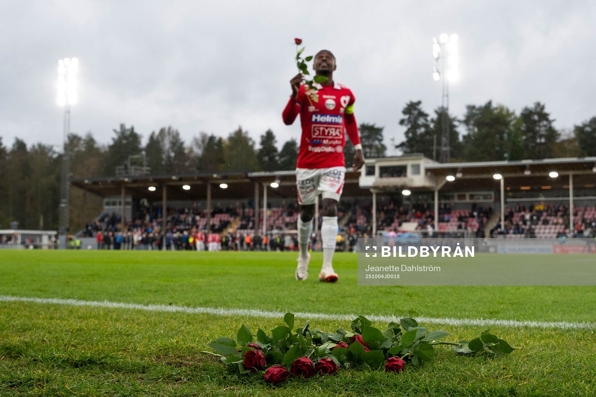 Degerfors Nahom Netabay  hyllar avlidne Ulf Backman,