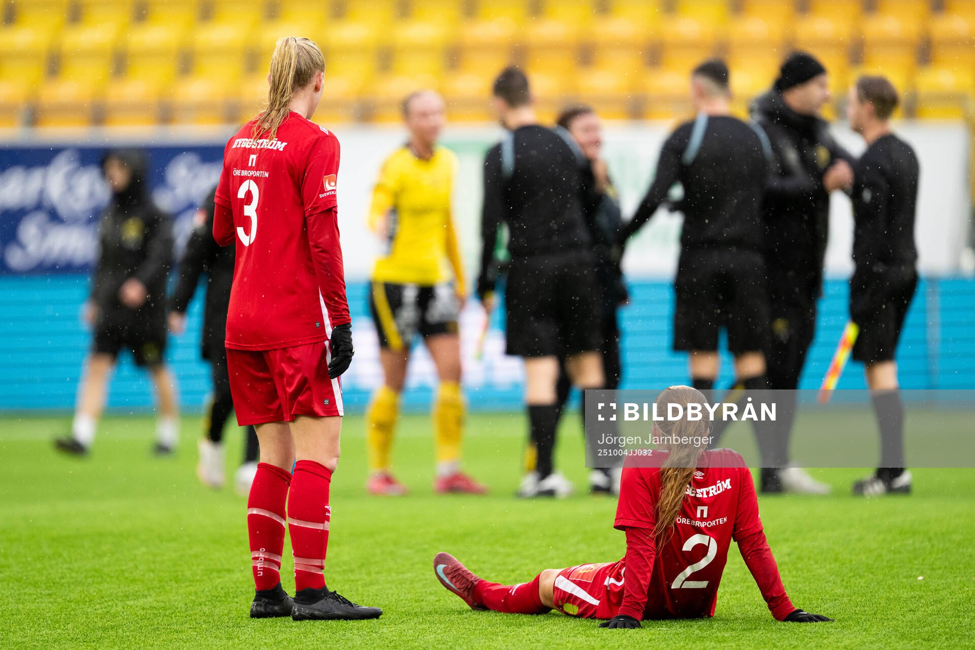 KIF Örebros Sofia Parkner och Vera Andersson deppar