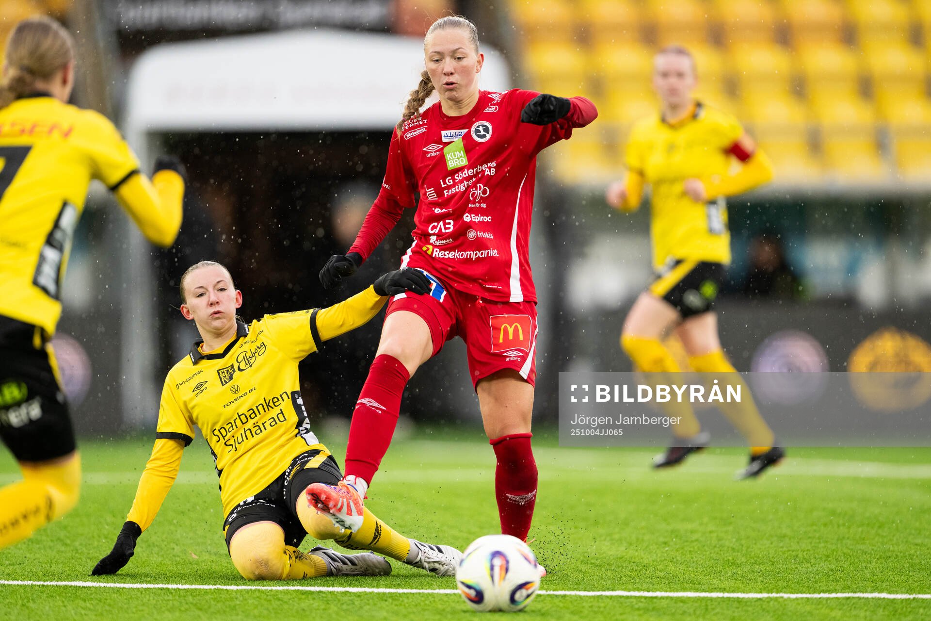 Elfsborgs Hanna Gunnarsson och KIF Örebros Cajsa Rubensson