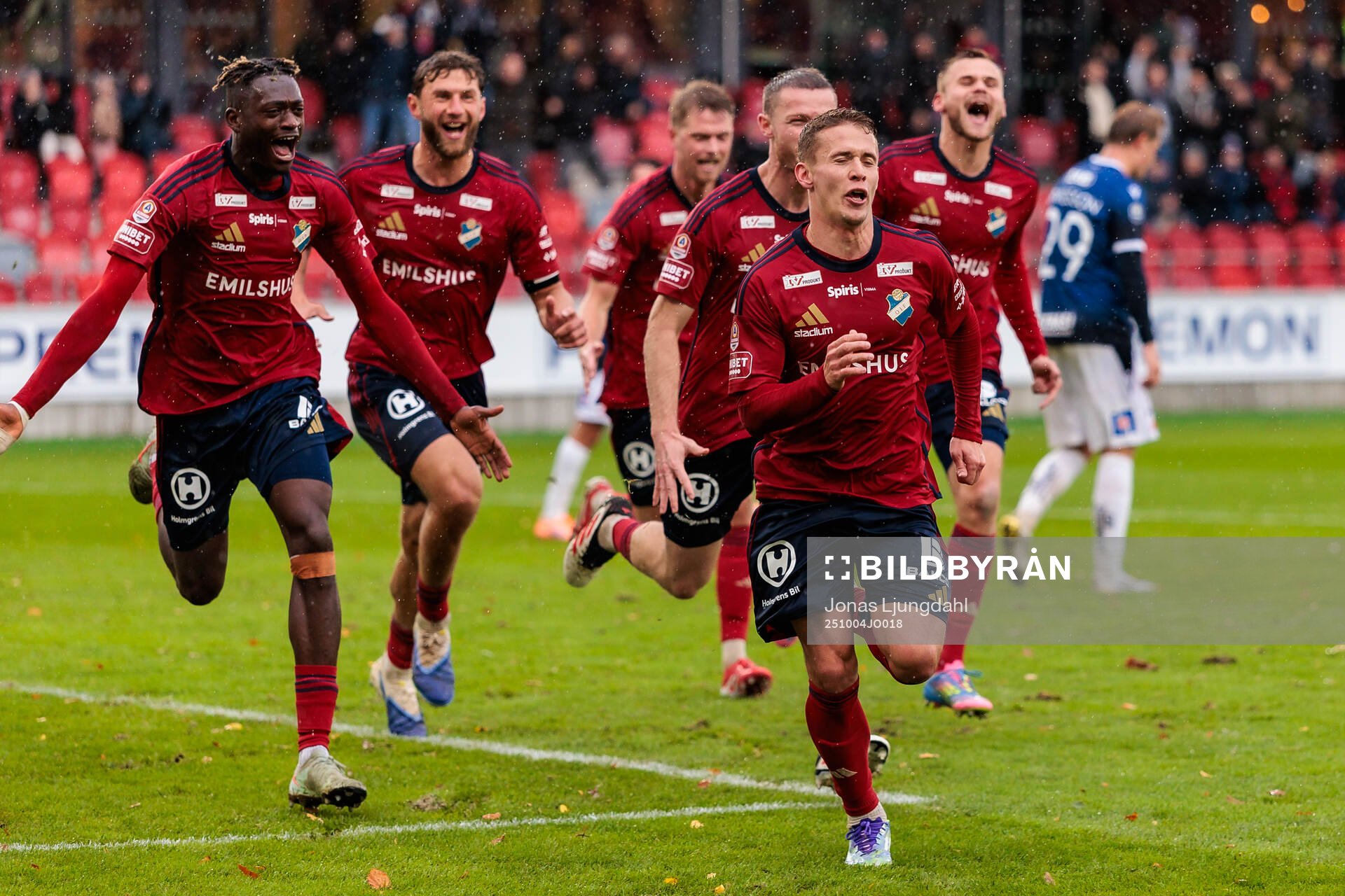 Östers Anssi Suhonen jublar