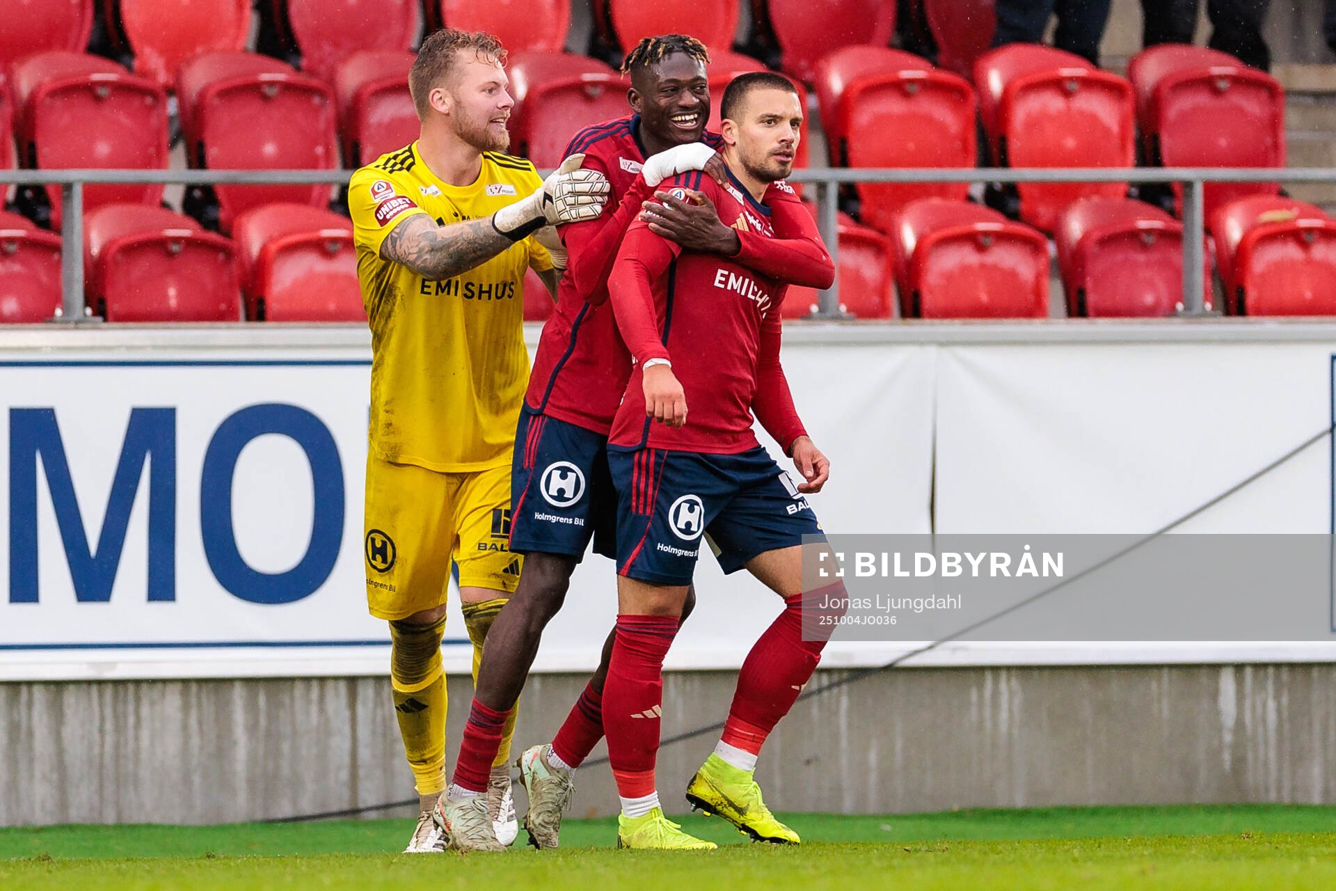 Östers målvakt Robin Wallinder, Kingsley Gyamfi och