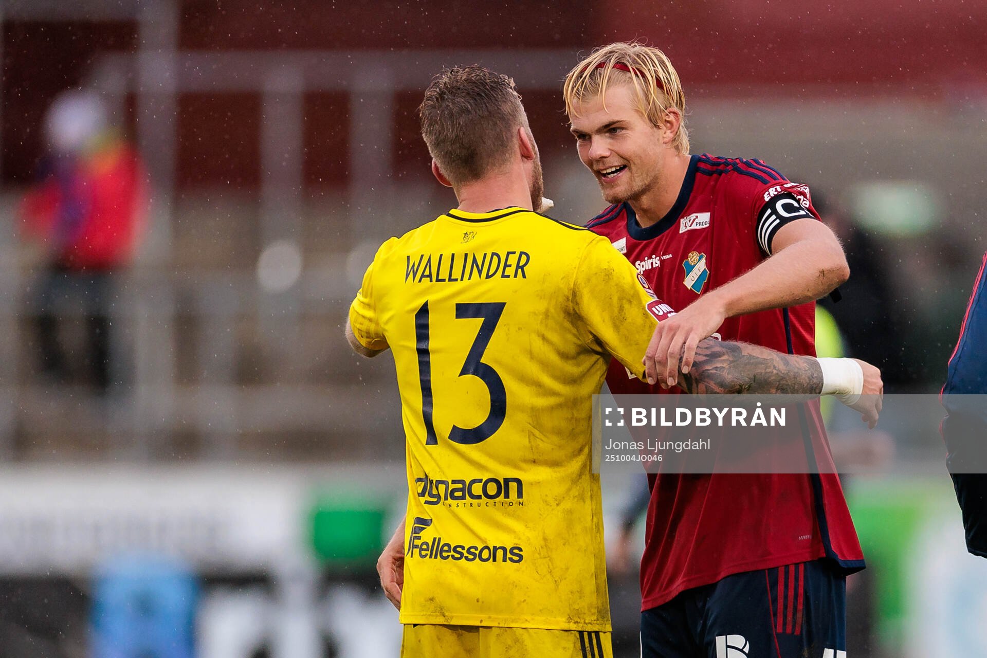 Östers målvakt Robin Wallinder och Mattis Adolfsson jublar