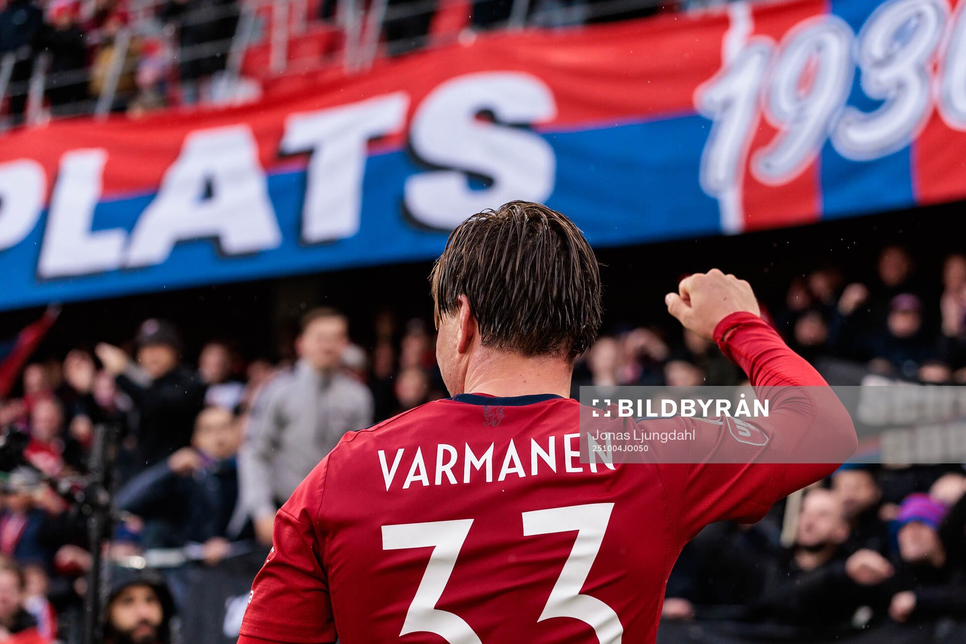 Östers Tatu Varmanen jublar
