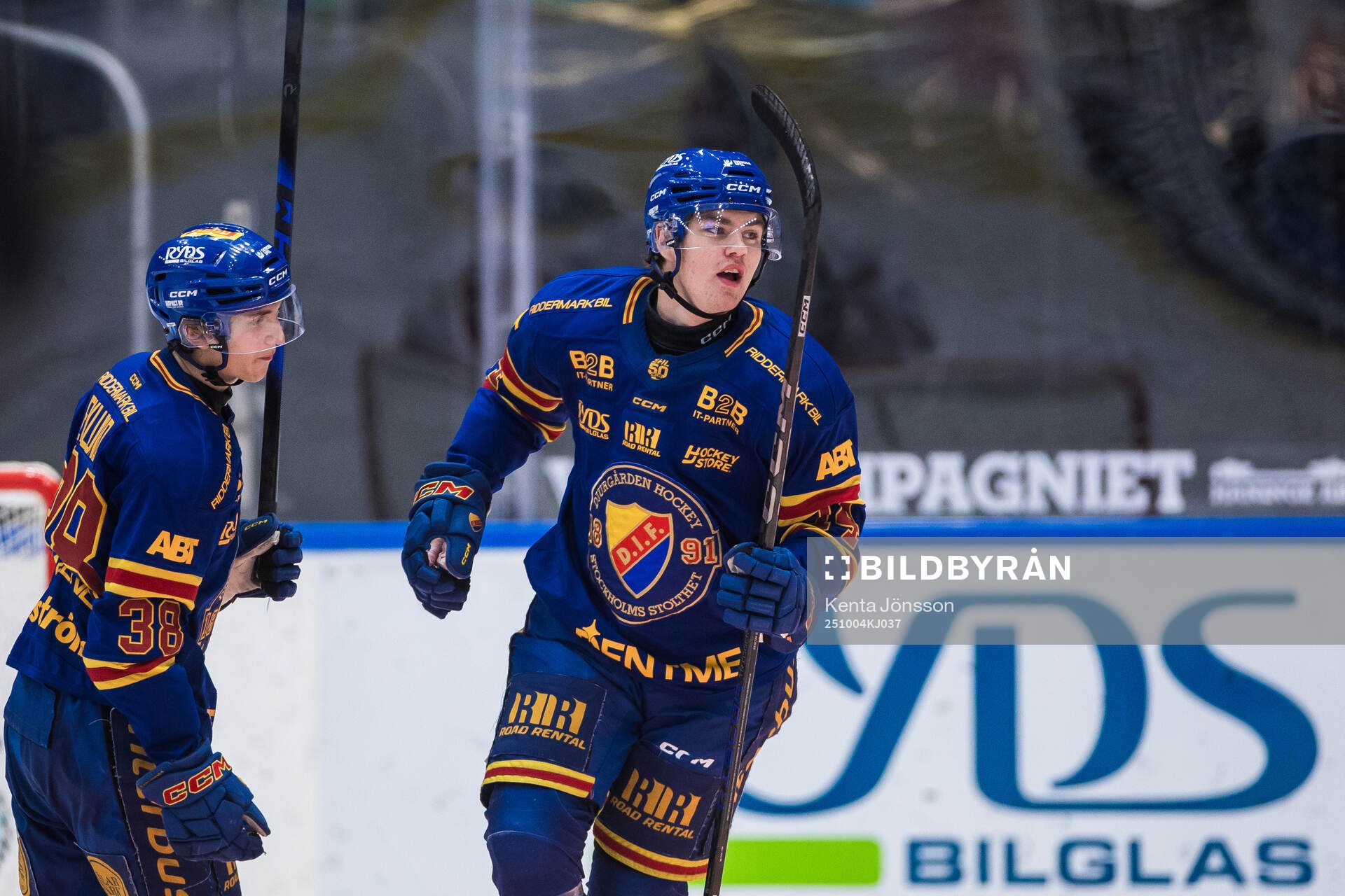 Djurgårdens Victor Eklund och Anton Frondell jublar