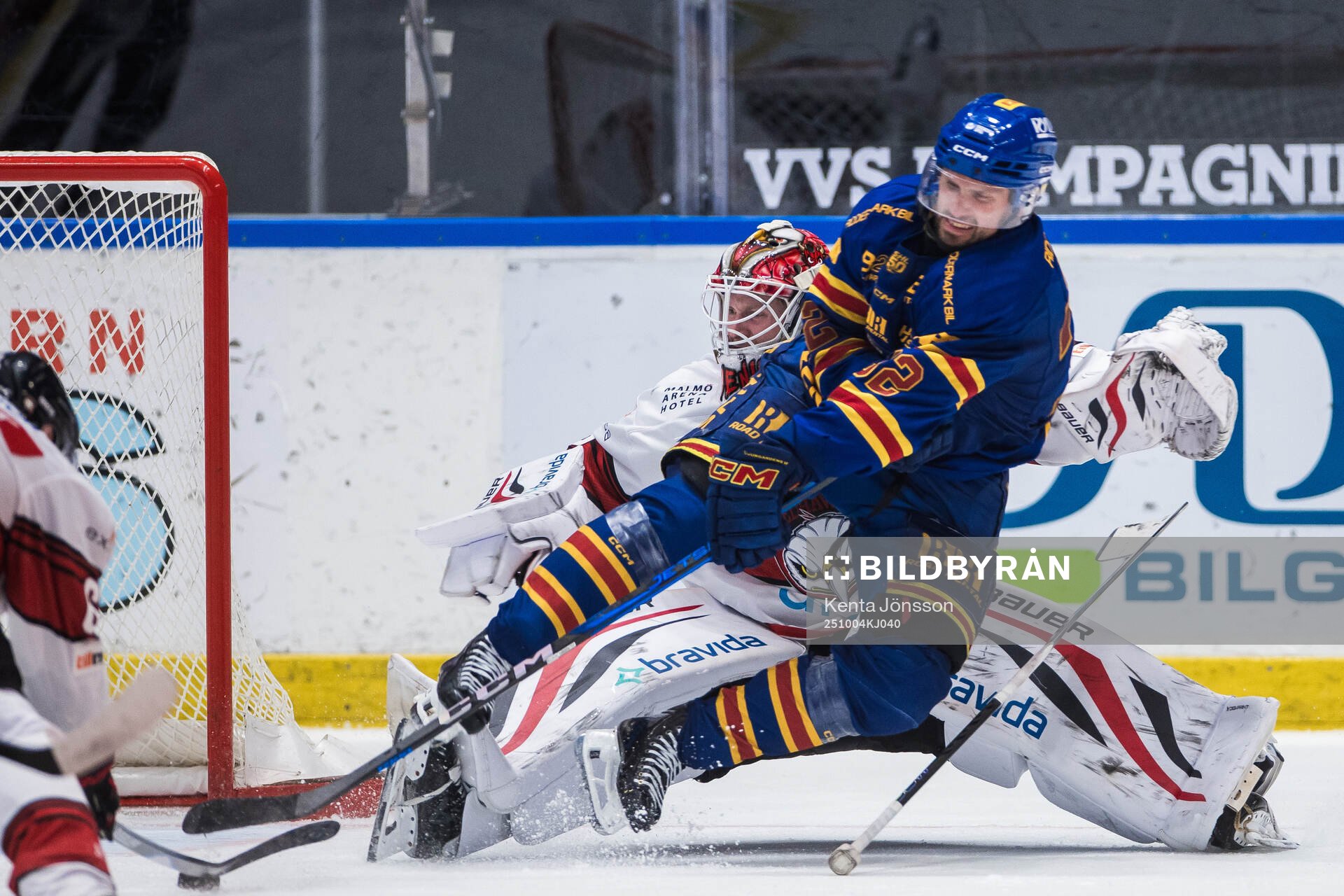 Djurgårdens Marcus Krüger och Malmö Redhawks målvakt