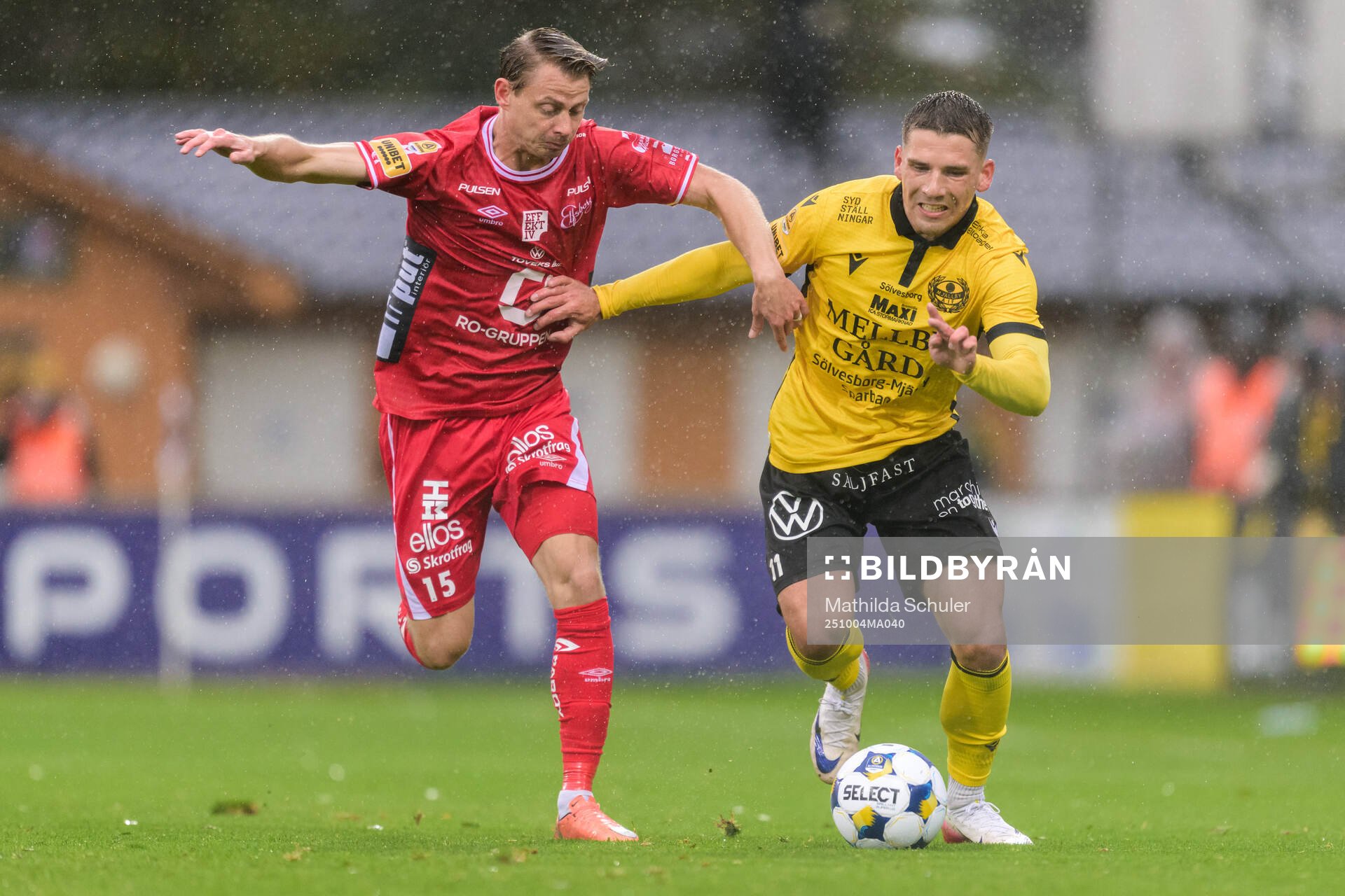 Elfsborgs Simon Hedlund och Mjällbys Timo Stavitski