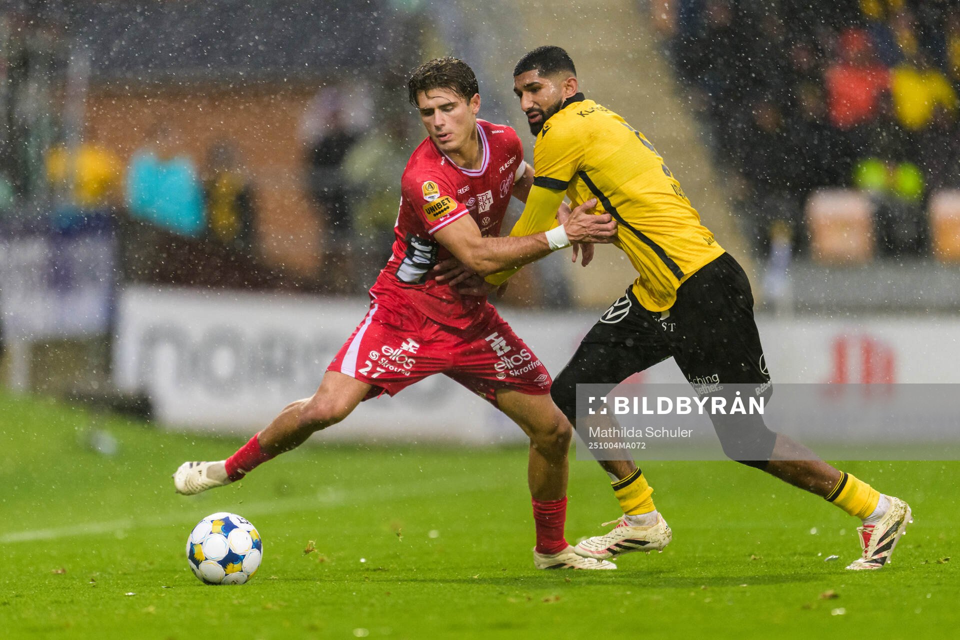 Elfsborgs Besfort Zeneli och Mjällbys Abdullah Iqbal