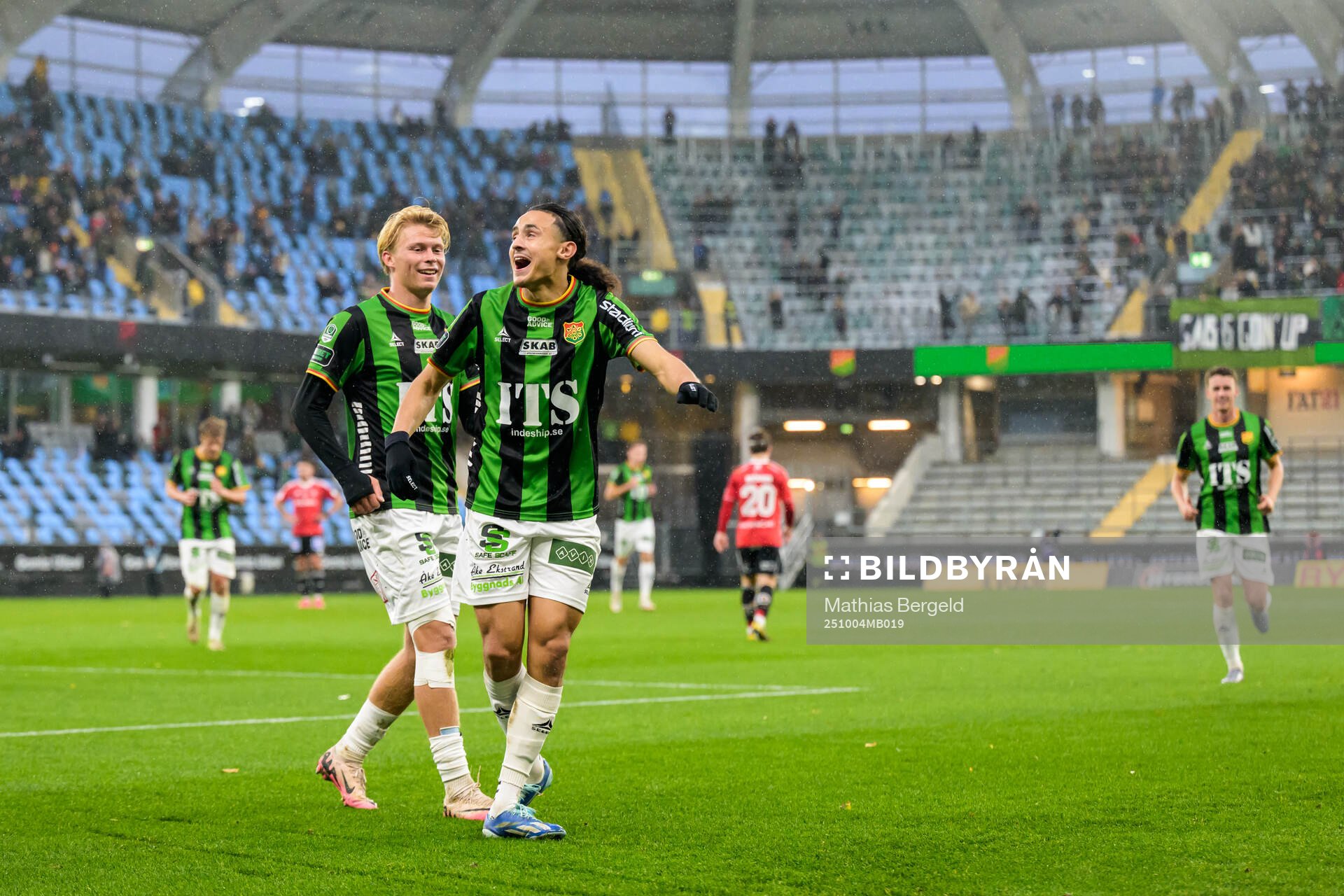 GAIS Rasmus Niklasson Petrovic och Amin Boudri jublar