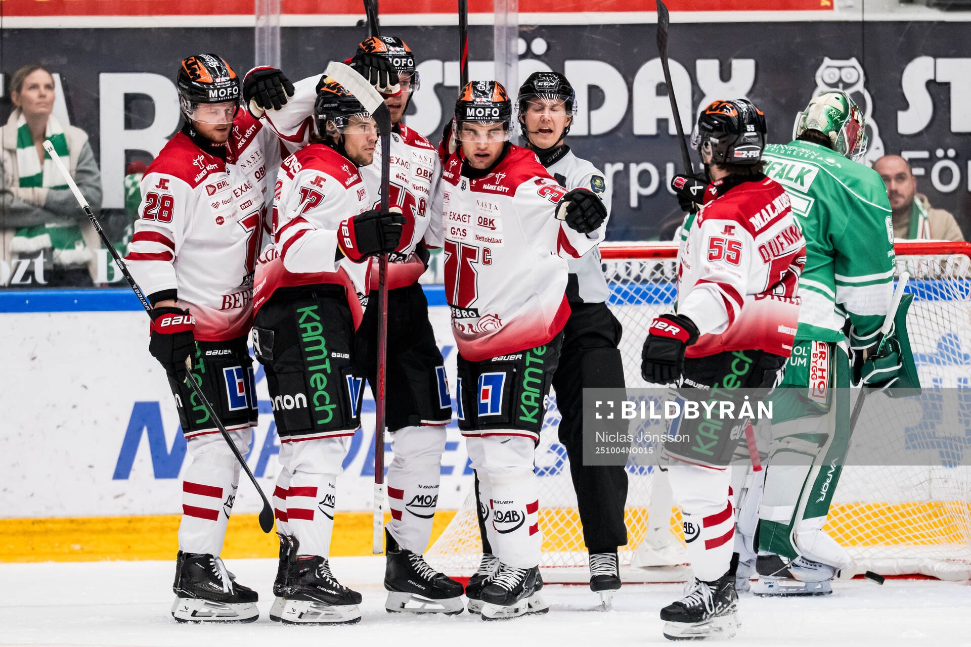 Örebros Christopher Mastomäki och Glenn Gustafsson jublar
