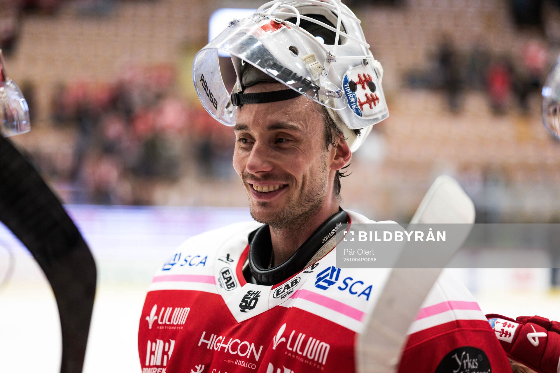 Timrås målvakt Jacob Johansson jublar