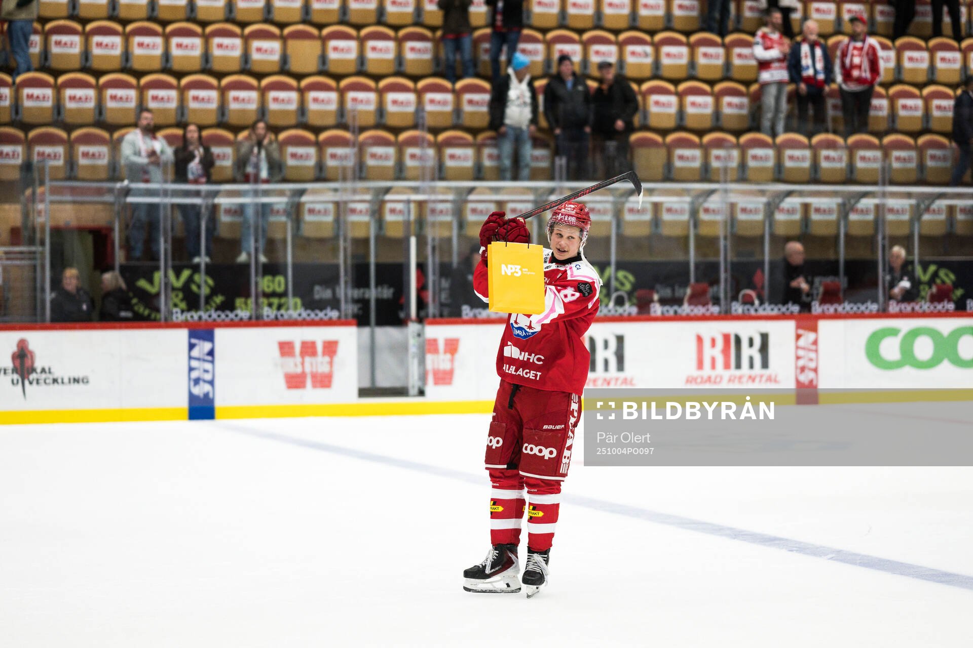 Timrås Eddie Genborg jublar