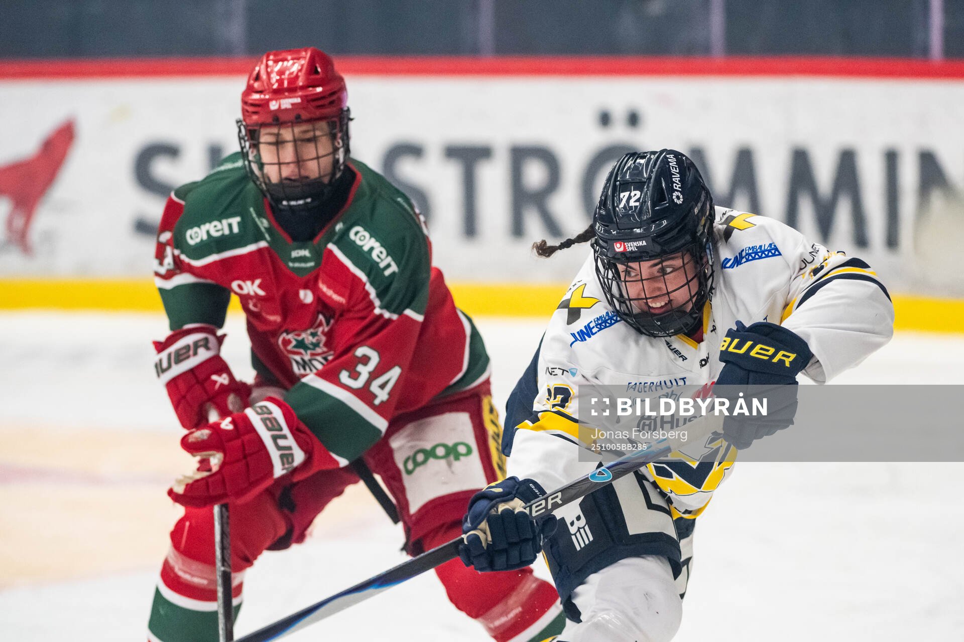 Modos Vendula Pribylova och HV71s Rachel Weiss