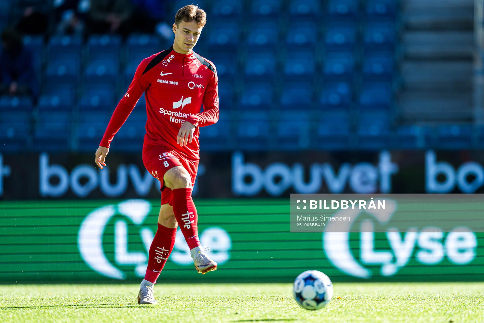 Felix Horn Myhre of Brann warms up