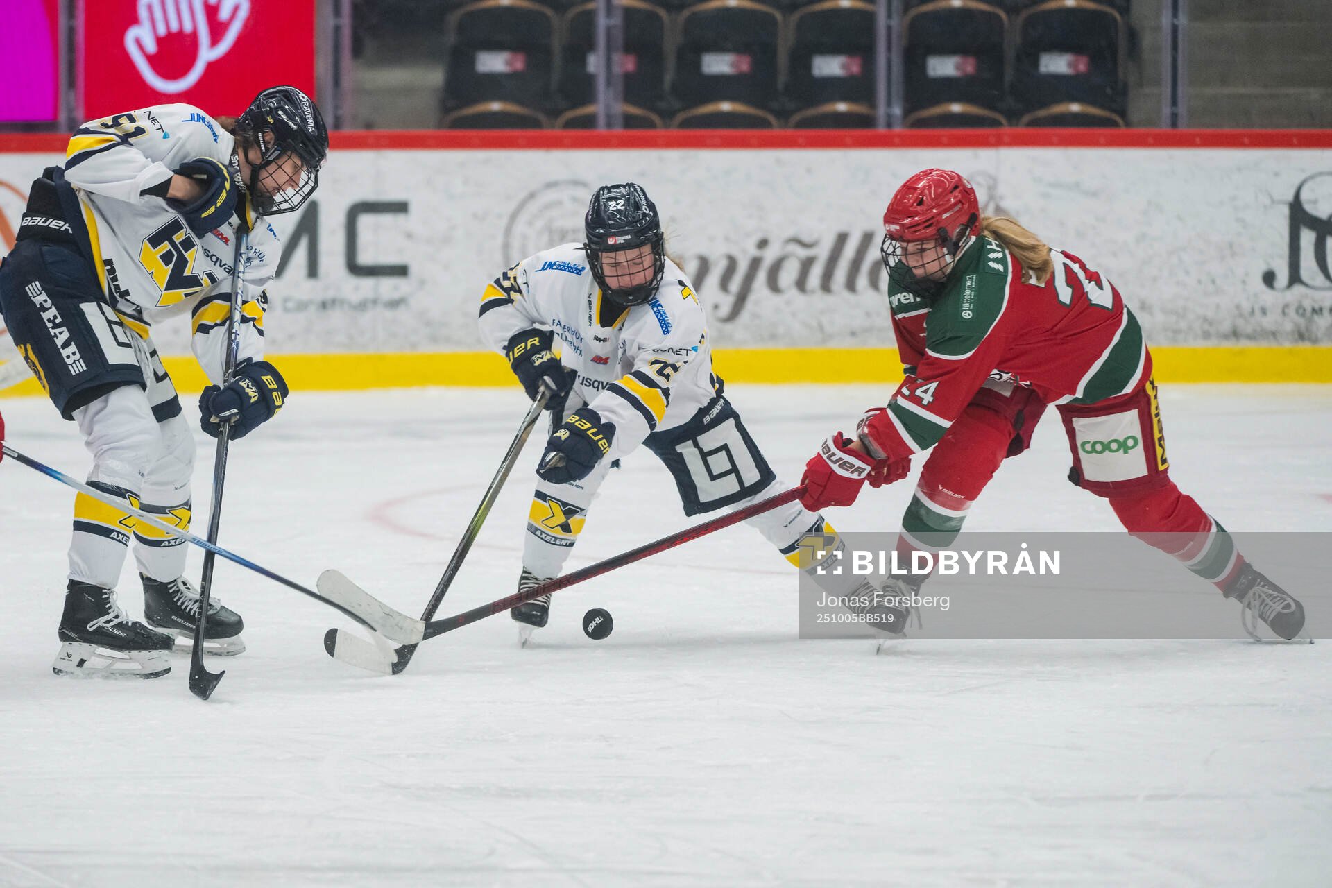 Modos Ebba Hedqvist och HV71s Kennedy Bobyck