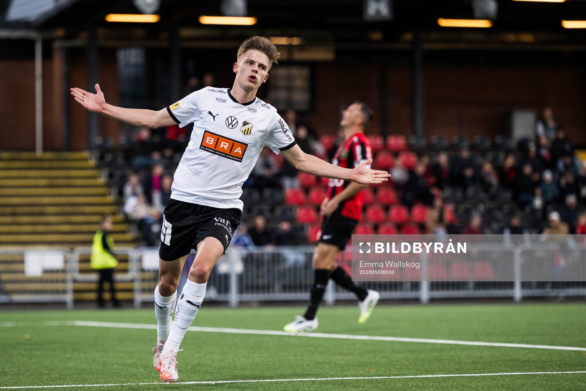 Häckens Adrian Svanbäck jublar