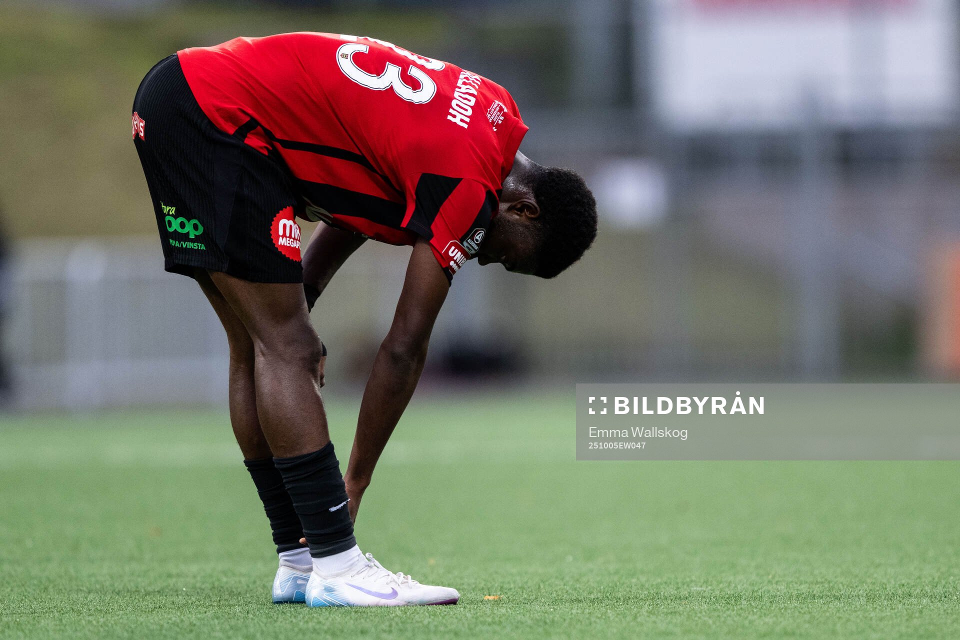Brommapojkarnas Ezekiel Alladoh deppar