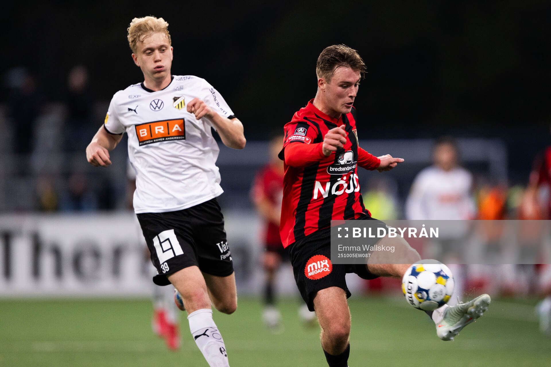 Häckens Isak Brusberg och Brommapojkarnas Kaare Brøckner