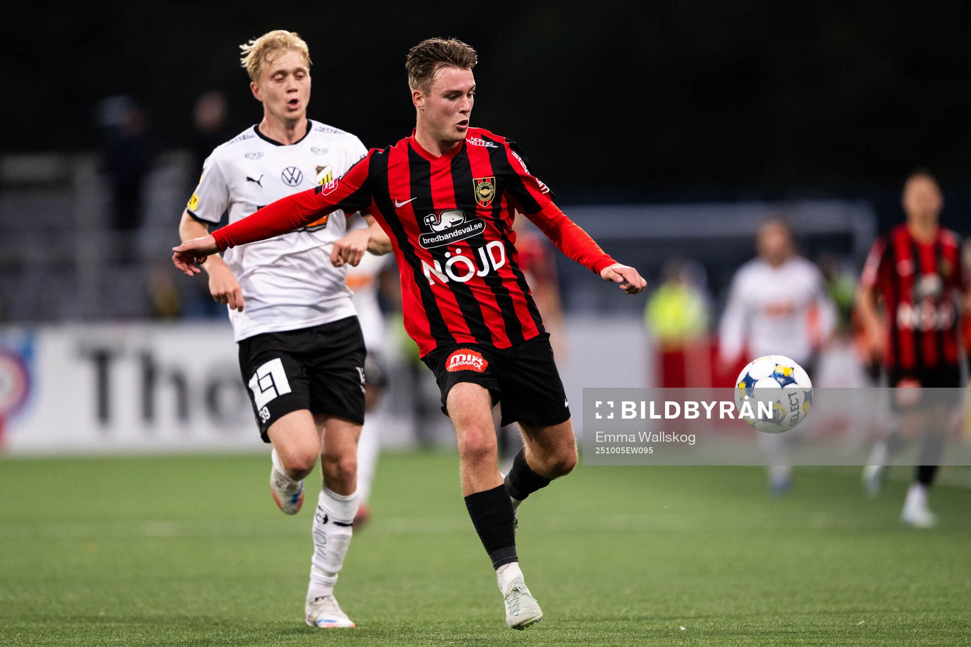 Häckens Isak Brusberg och Brommapojkarnas Kaare Brøckner