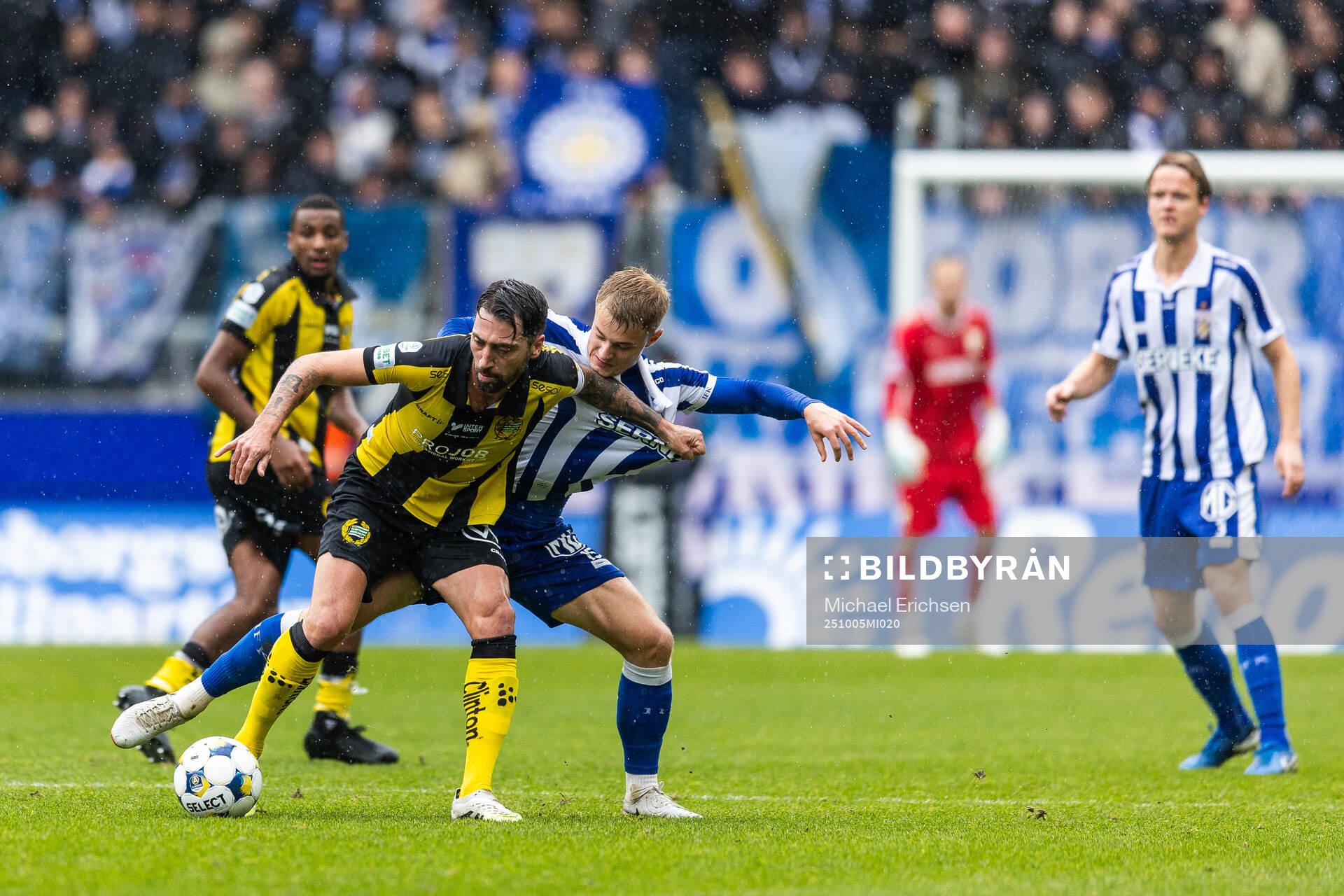 Hammarbys Nahir Besara och IFK Göteborgs David Kruse