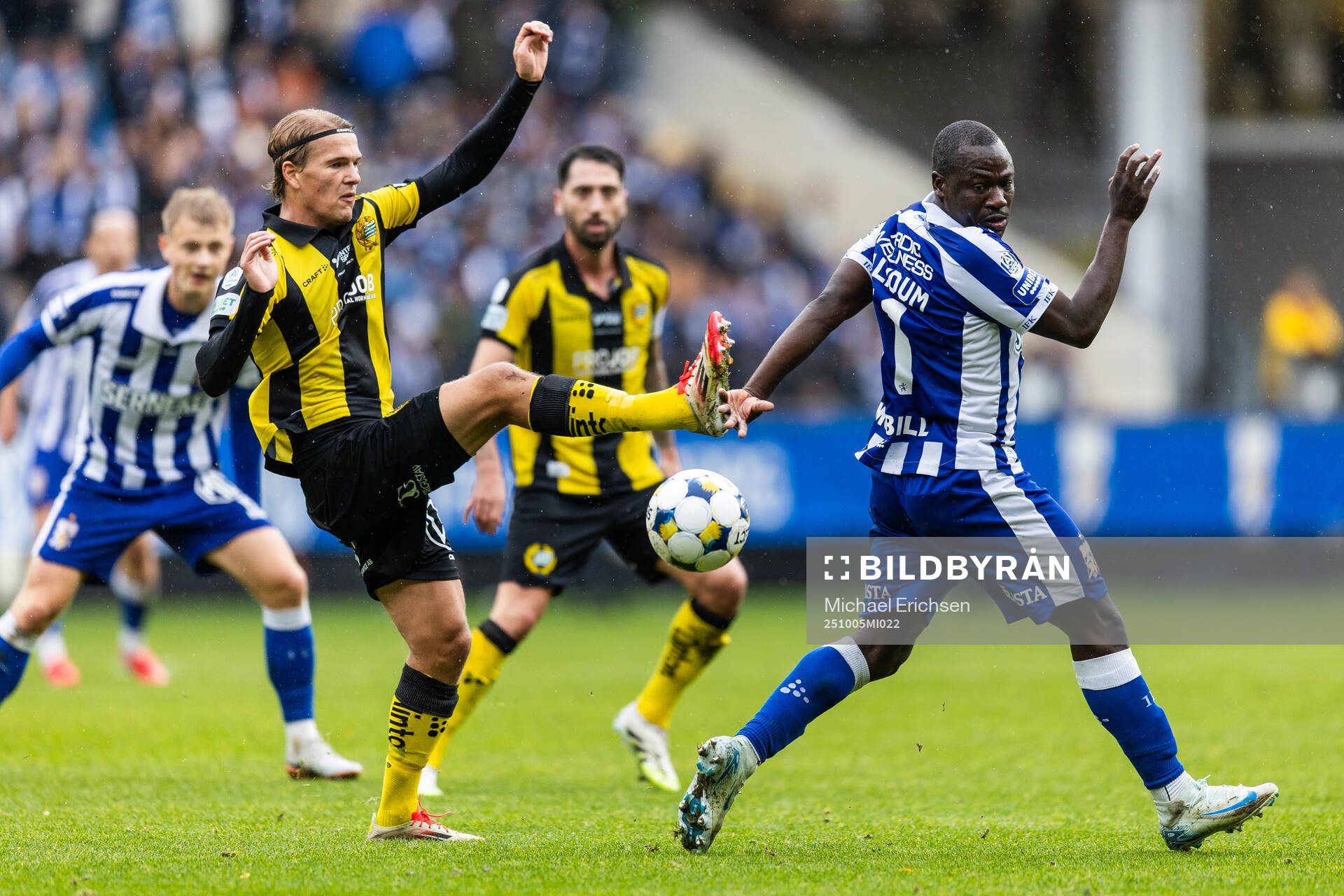 Hammarbys Markus Karlsson och IFK Göteborgs Saidou Alioum