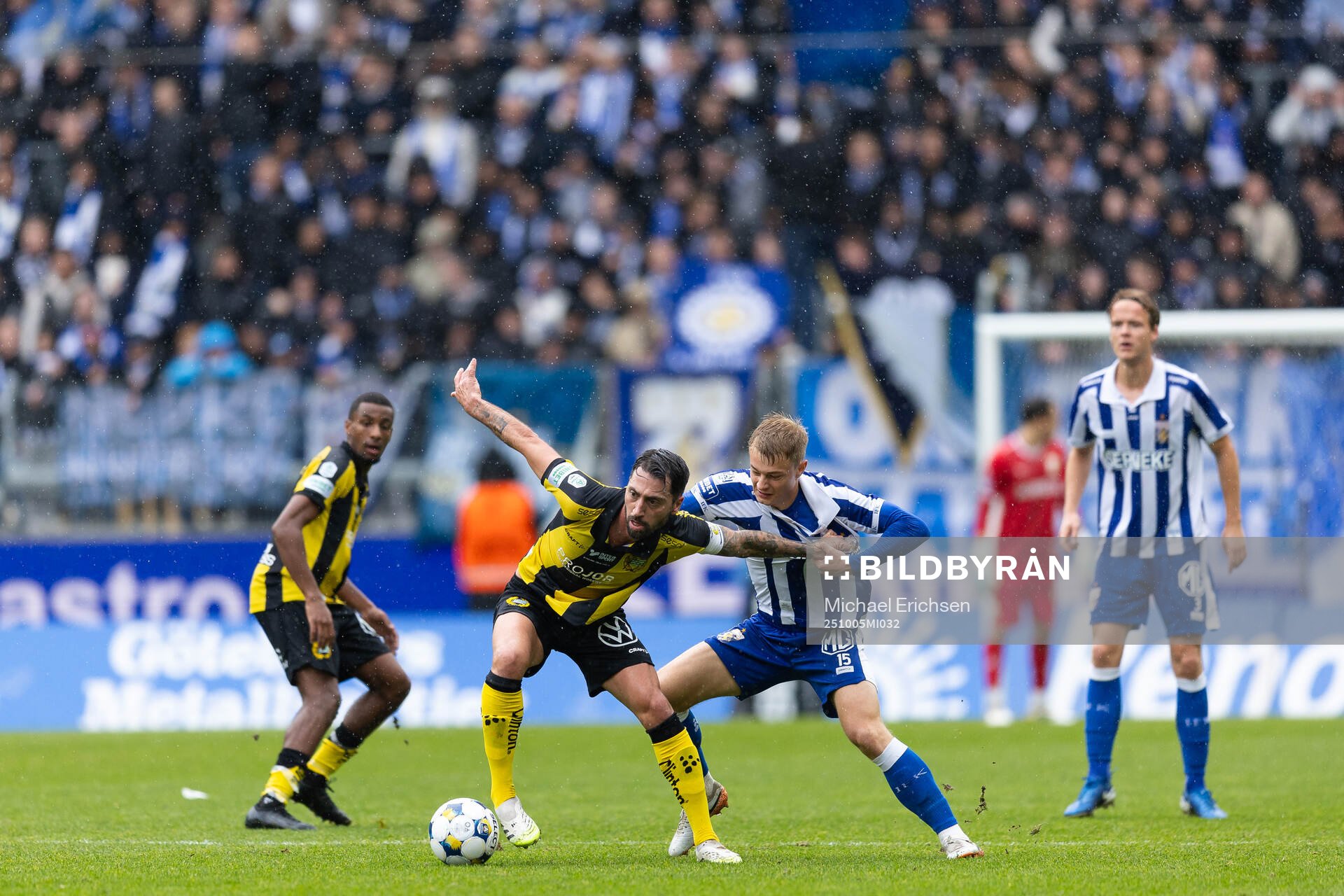 Hammarbys Nahir Besara och IFK Göteborgs David Kruse