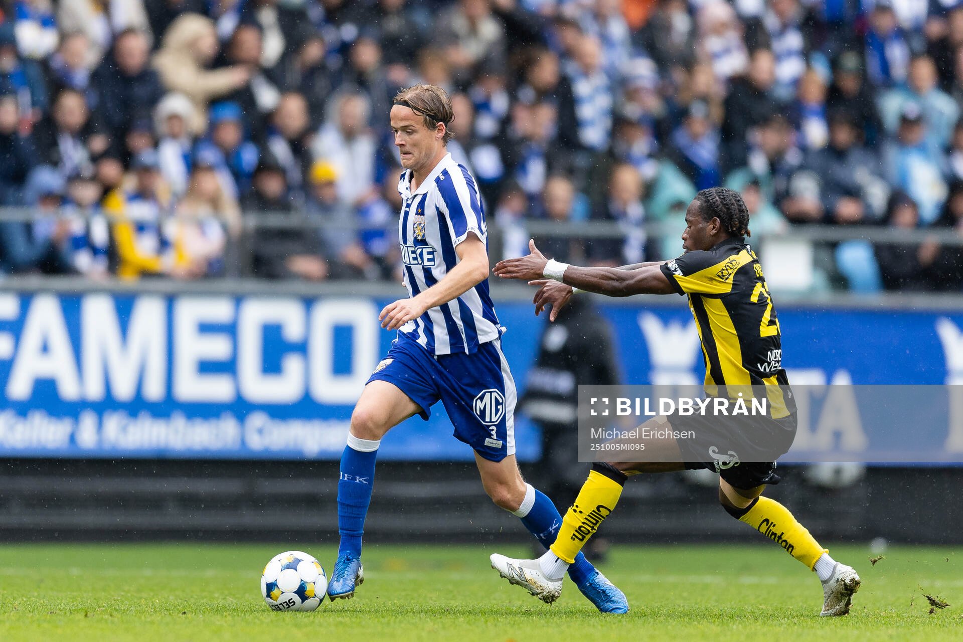 IFK Göteborgs August Erlingmark och Hammarbys Okeke Obilor