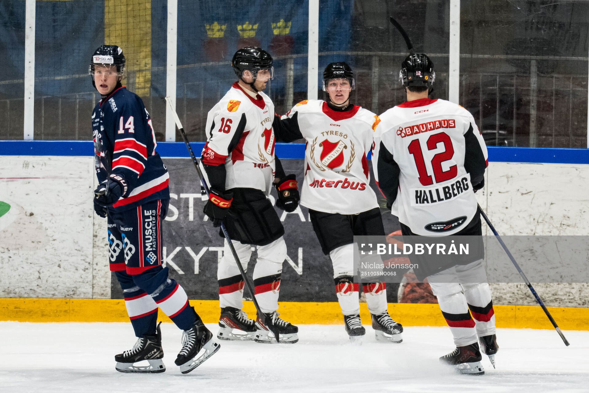 Hanvikens s Alex Ek och Adam Falk jublar