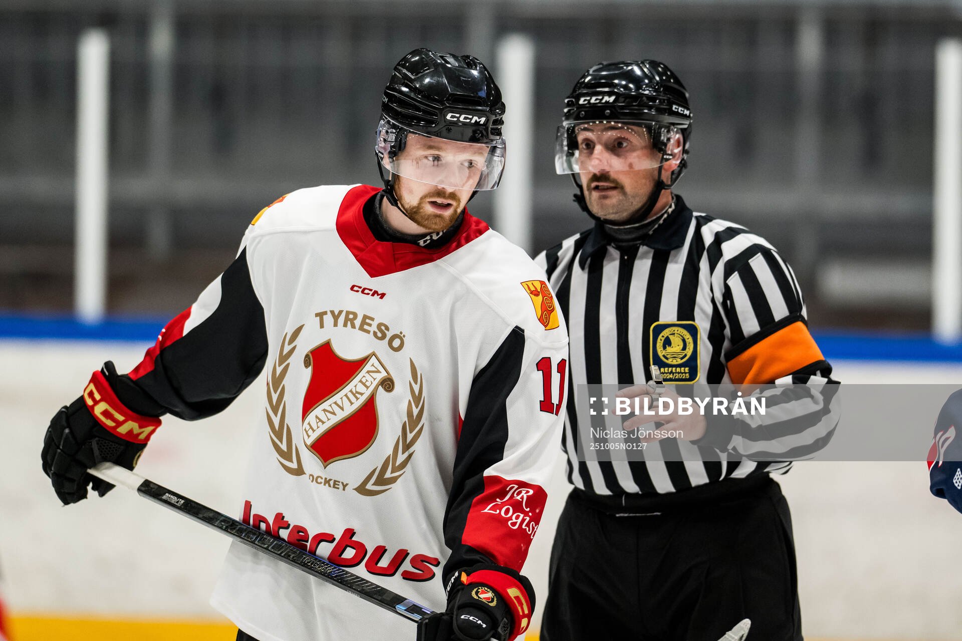 Hanvikens s Lucas Feuk och Domare Robin Werner
