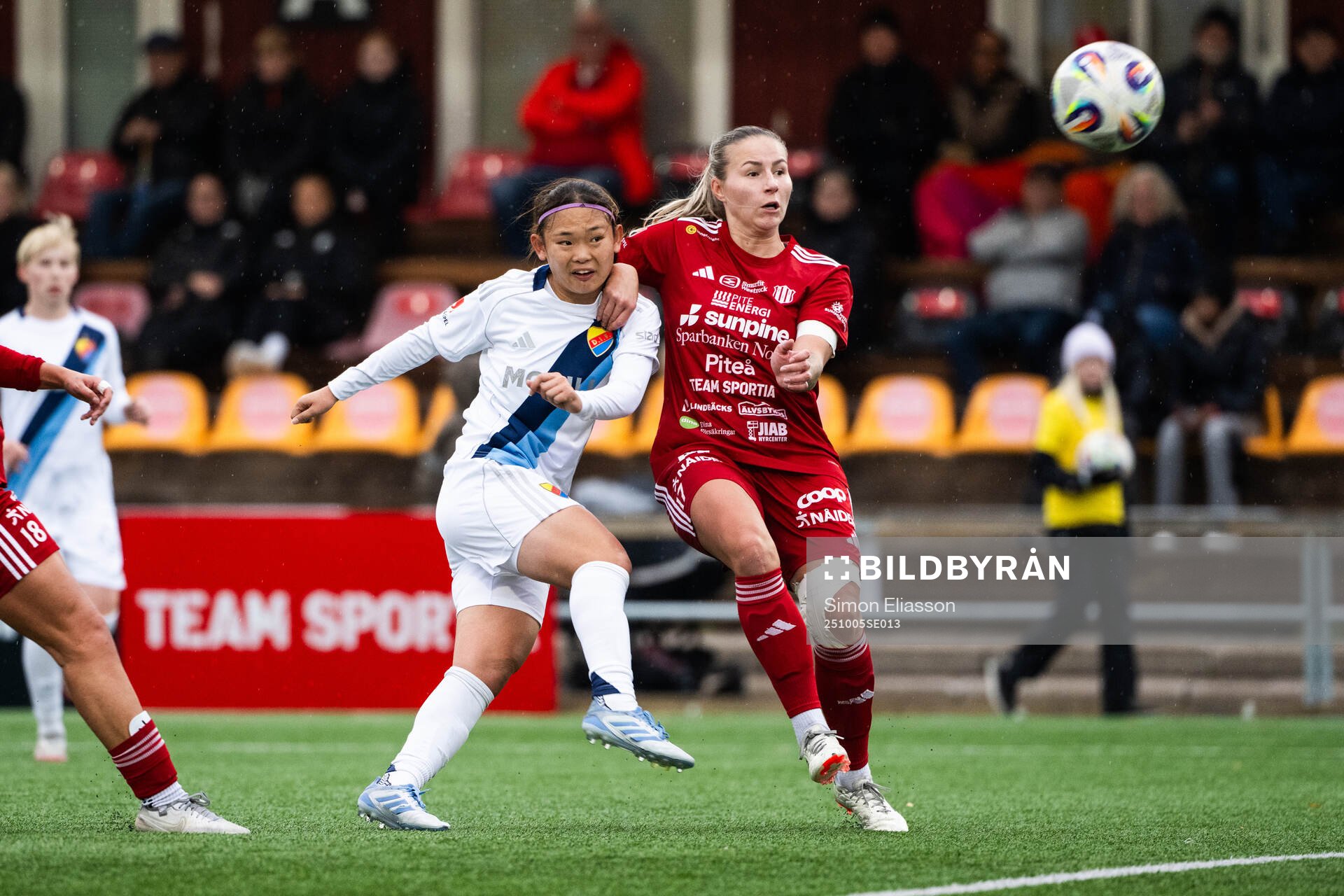 Djurgårdens Urara Watanabe och Piteås Selina Henriksson