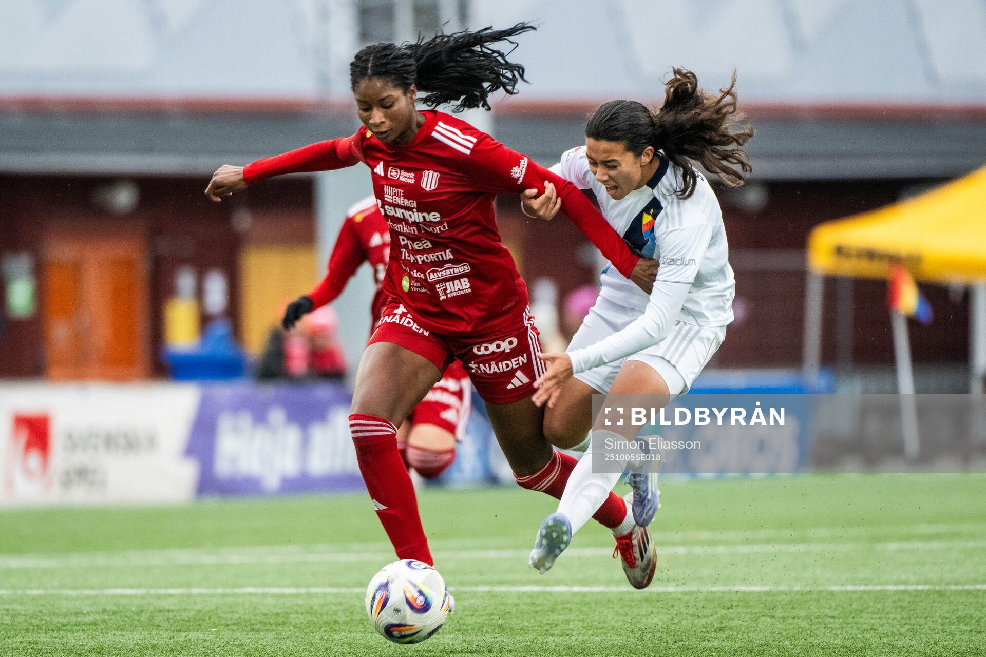 Piteås Sharon Sampson och Djurgårdens Annika Svensson
