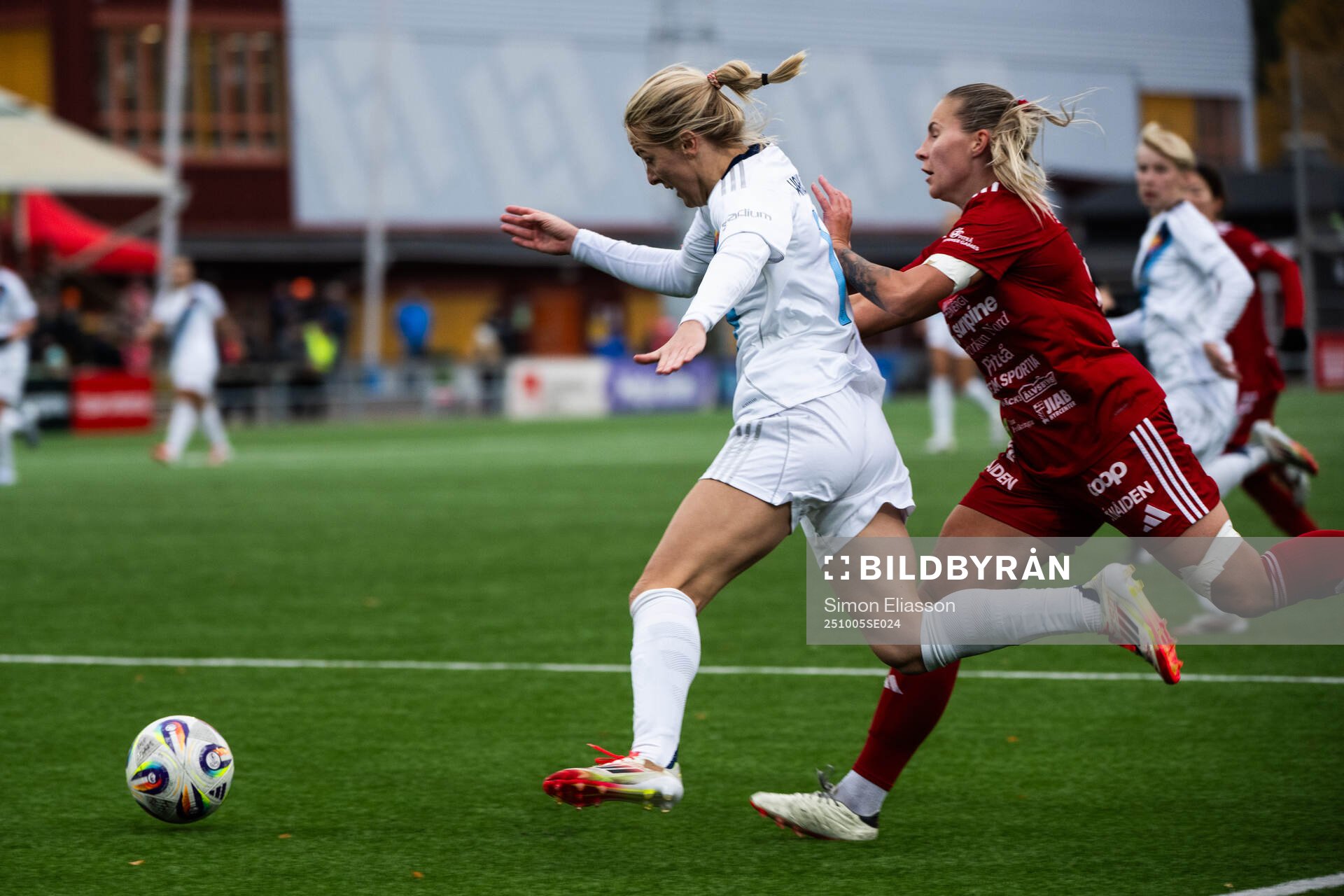 Djurgårdens Mimmi Wahlström och Piteås Selina Henriksson