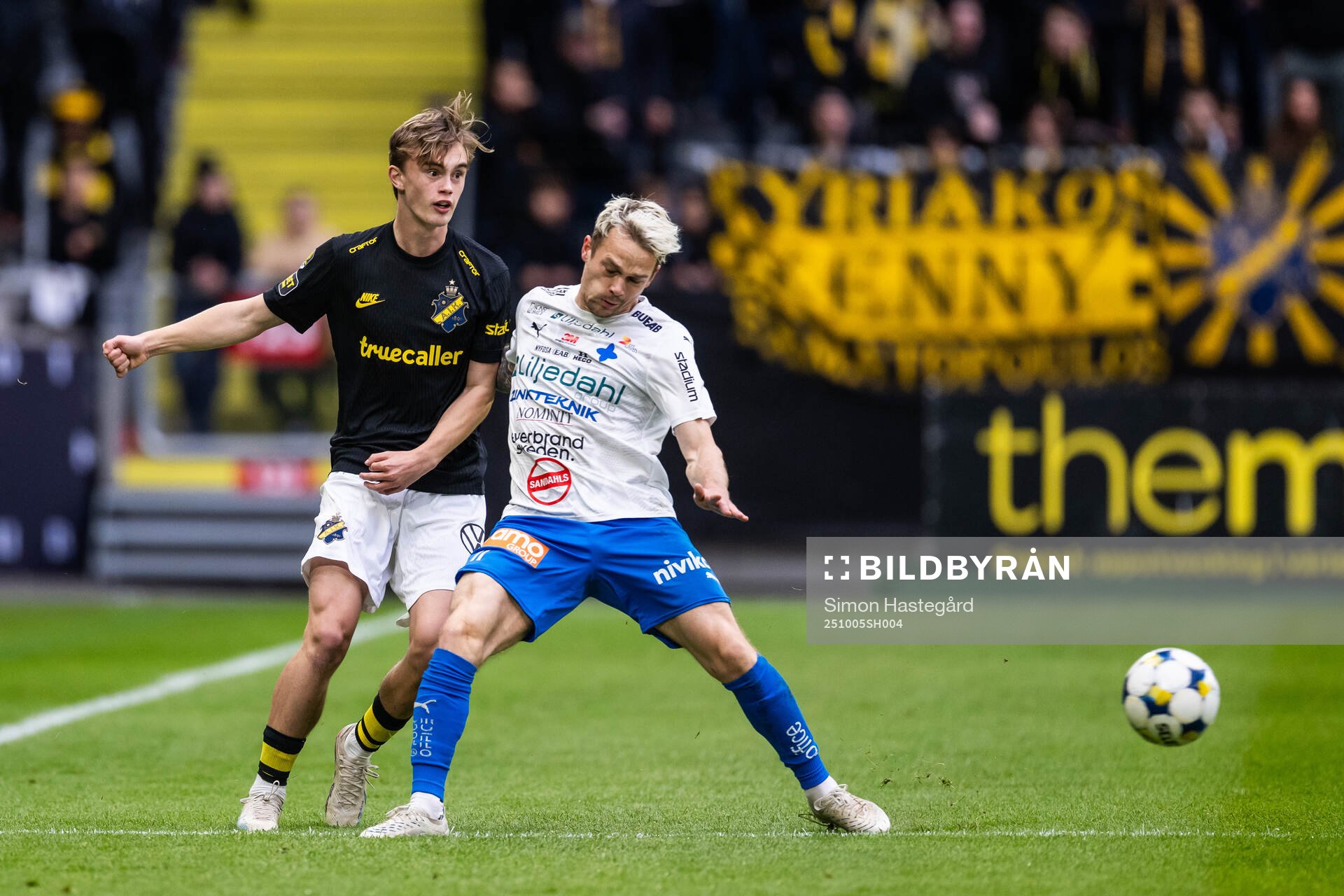 AIKs Yannick Geiger och Värnamos Kent-Are Antonsen
