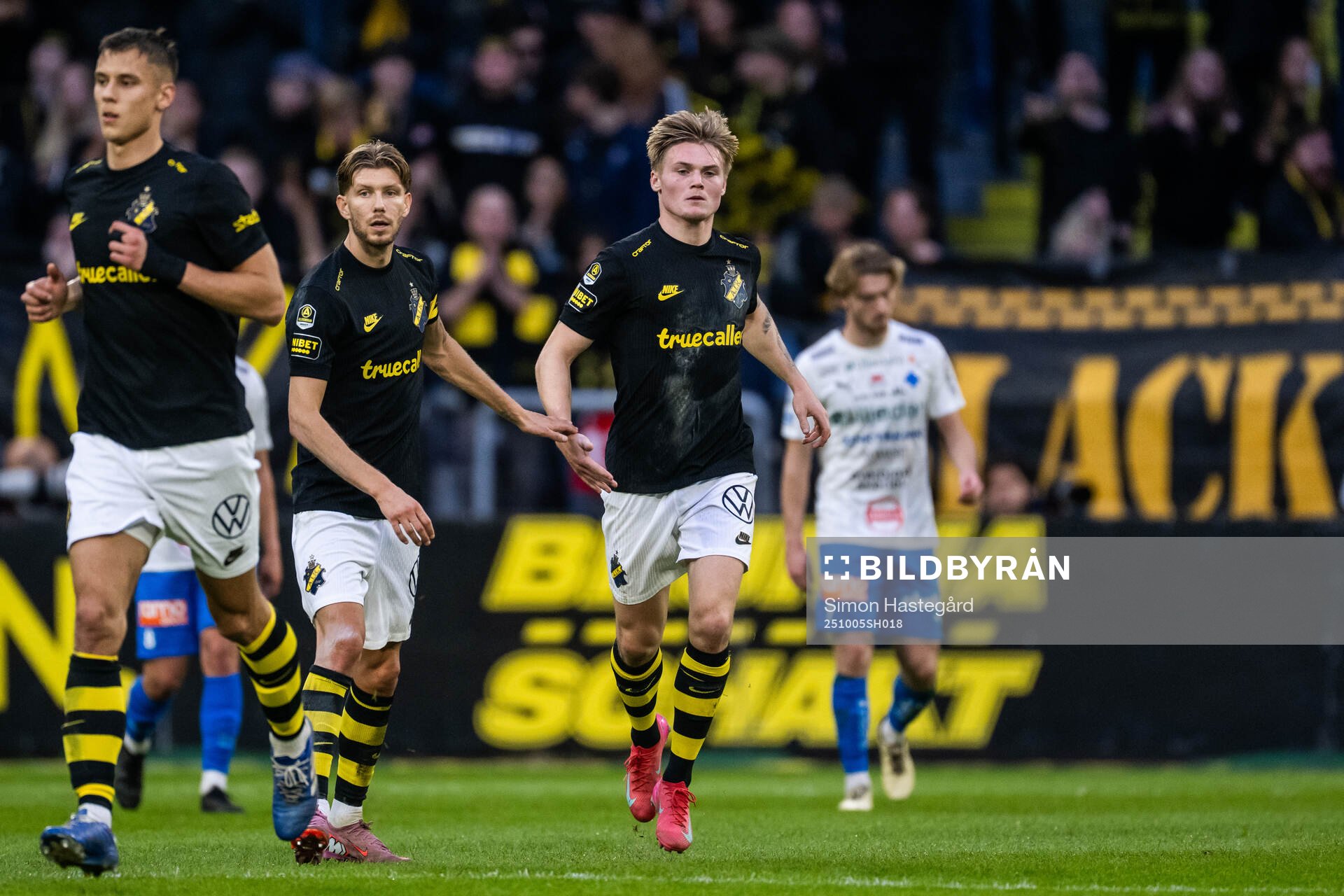 AIKs Anton Salétros och Erik Hovden Flataker jublar