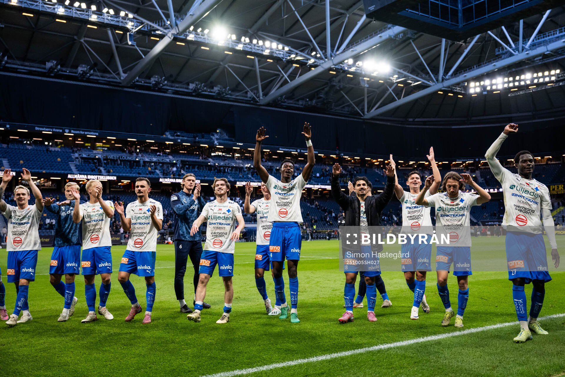 Värnamos spelare jublar