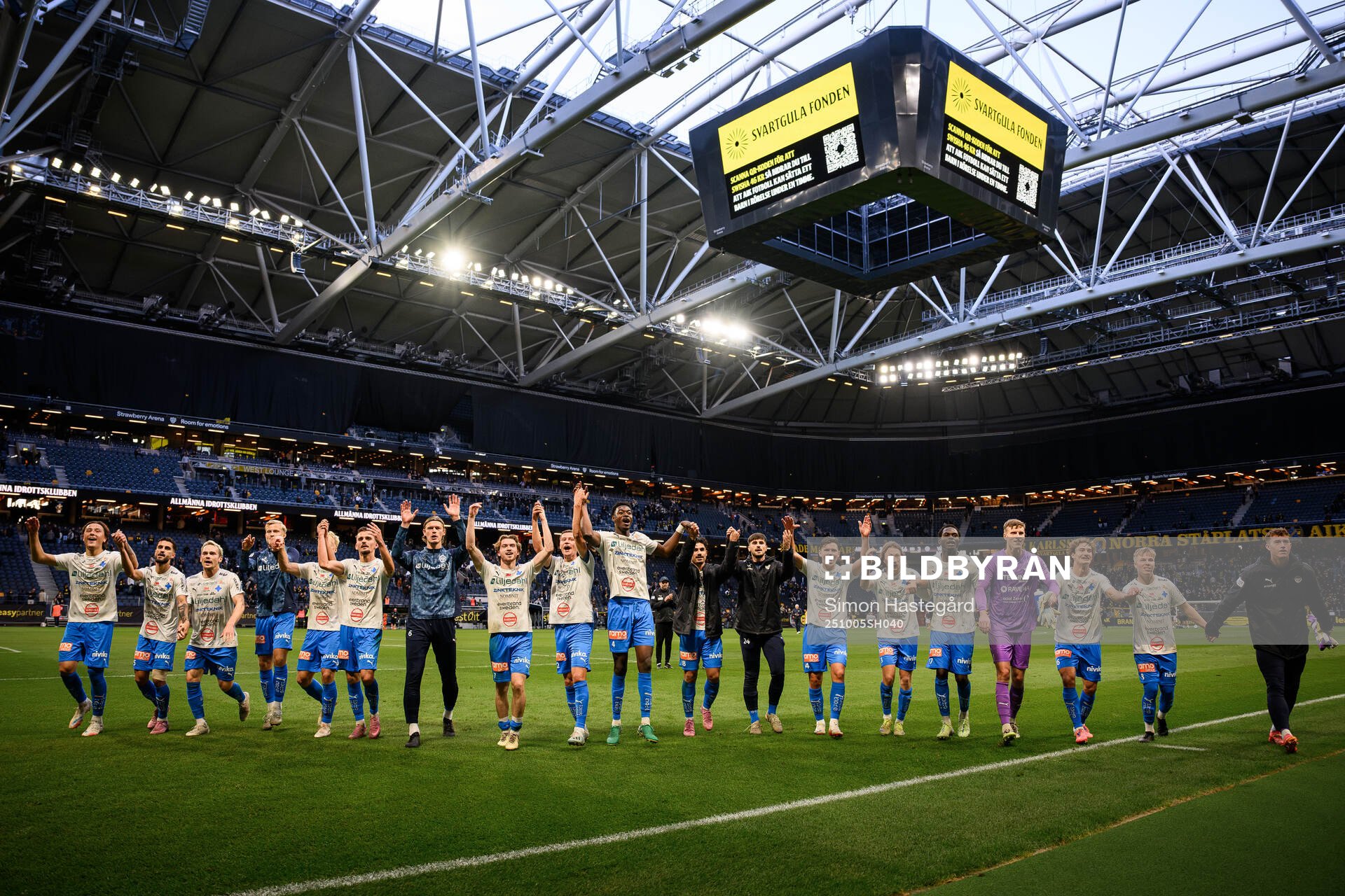 Värnamos spelare jublar